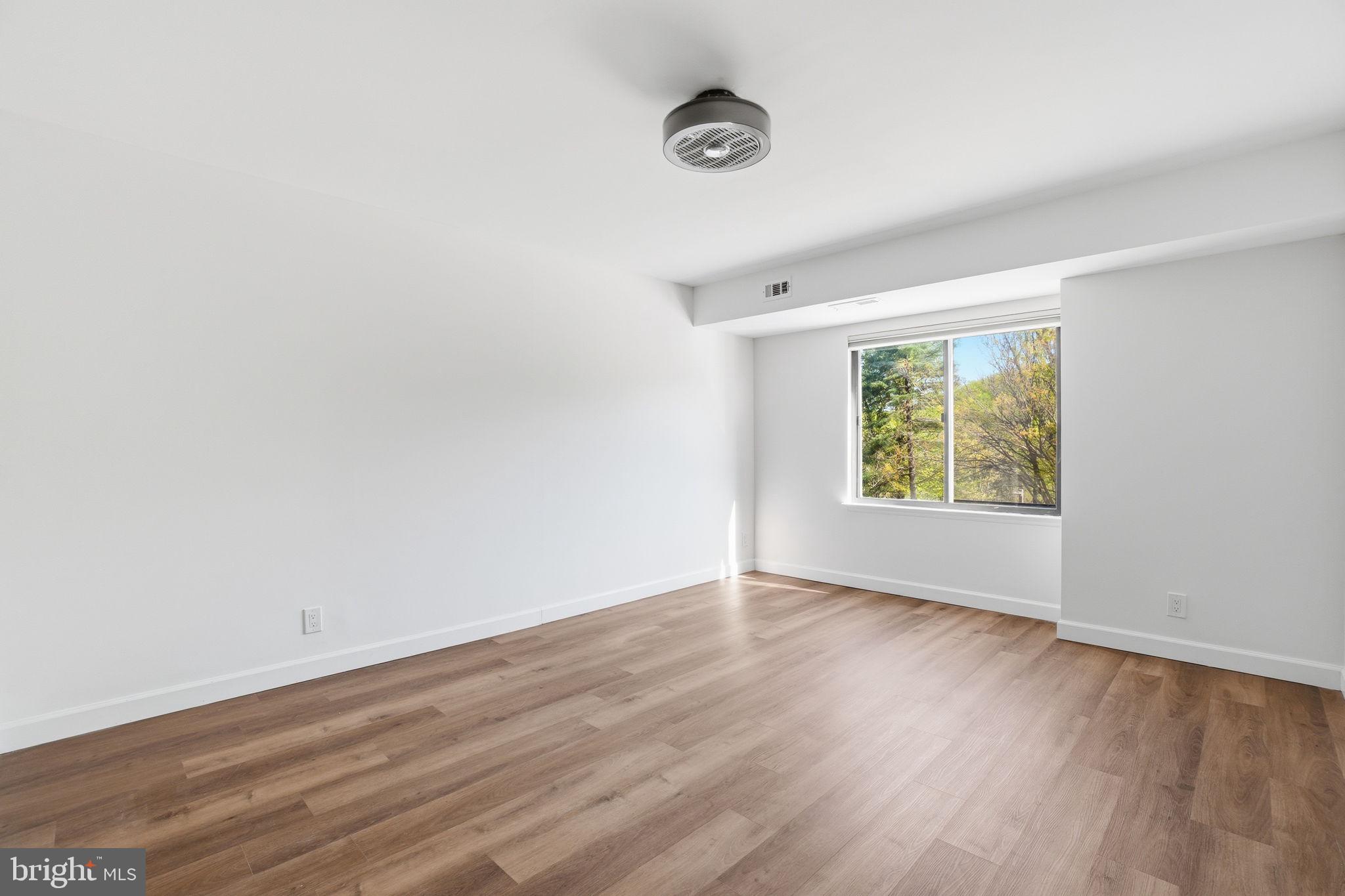 LAKESIDE PLAZA - Residential