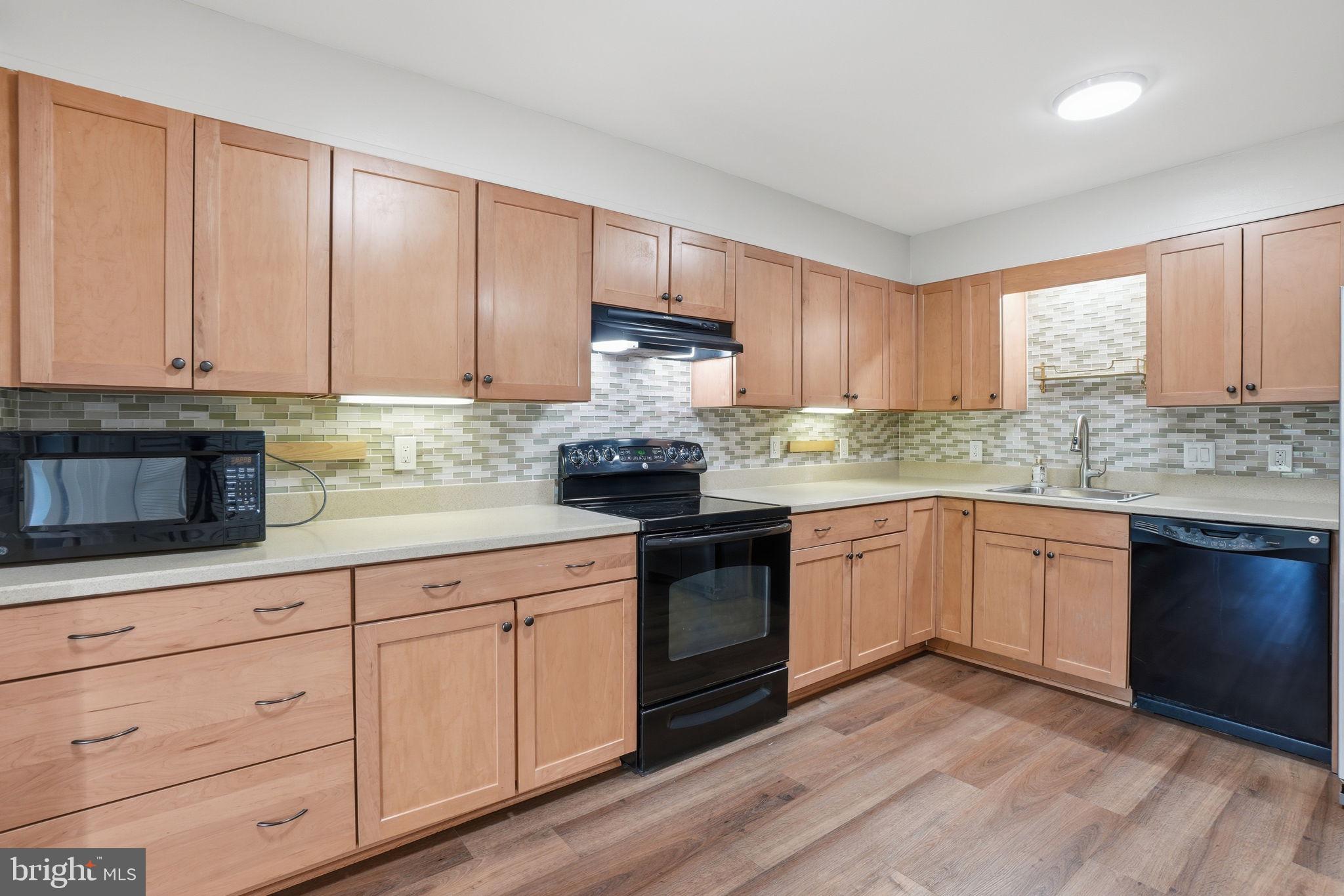 LAKESIDE PLAZA - Residential