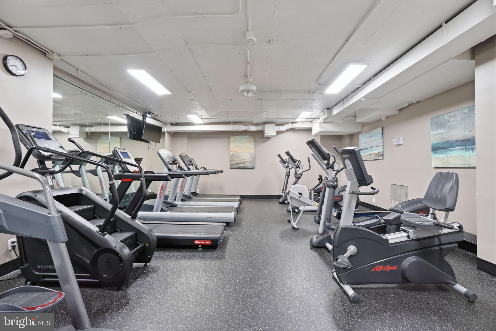 LAKESIDE PLAZA - Residential