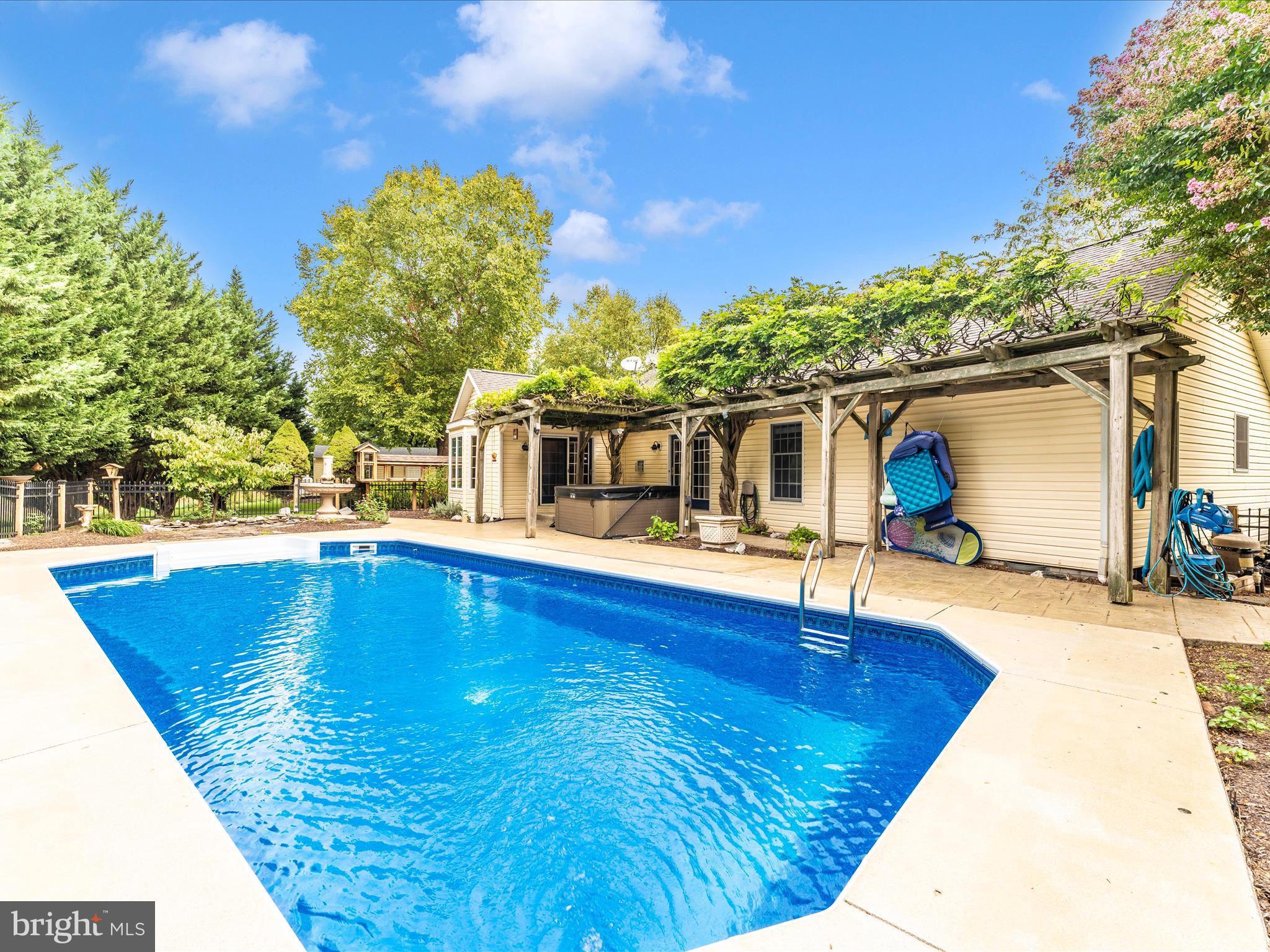 ROSS MILL RIDGE - Residential