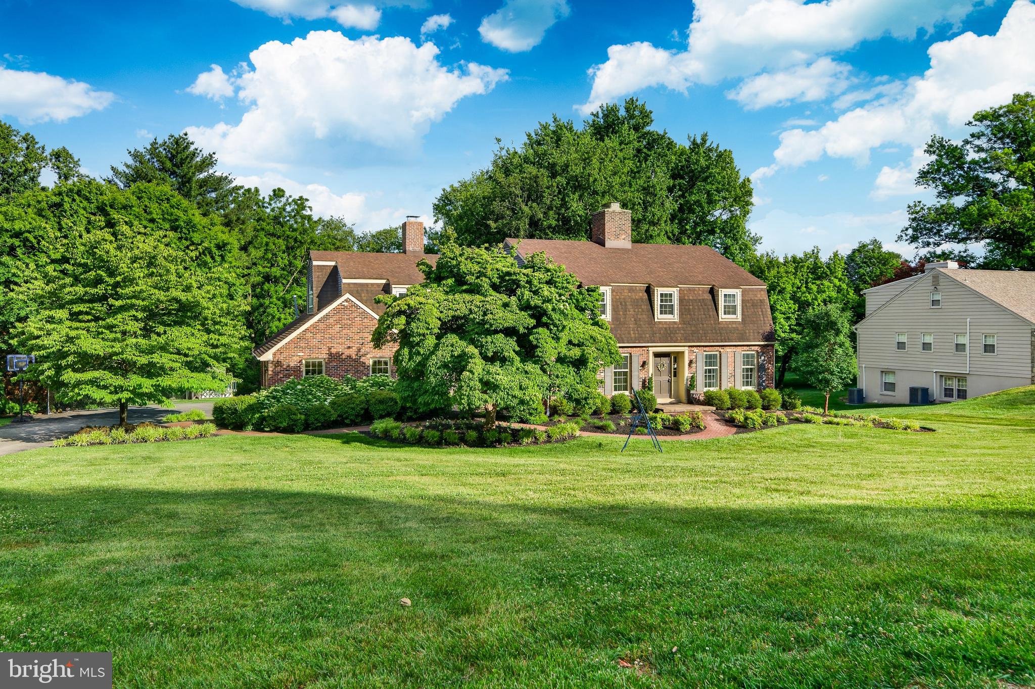 916 BRIDLE LANE