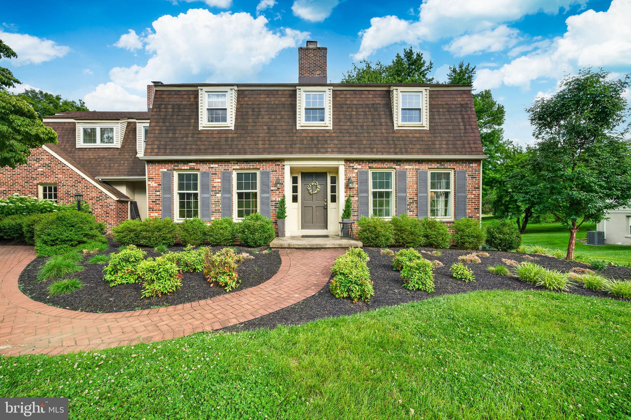 916 BRIDLE LANE