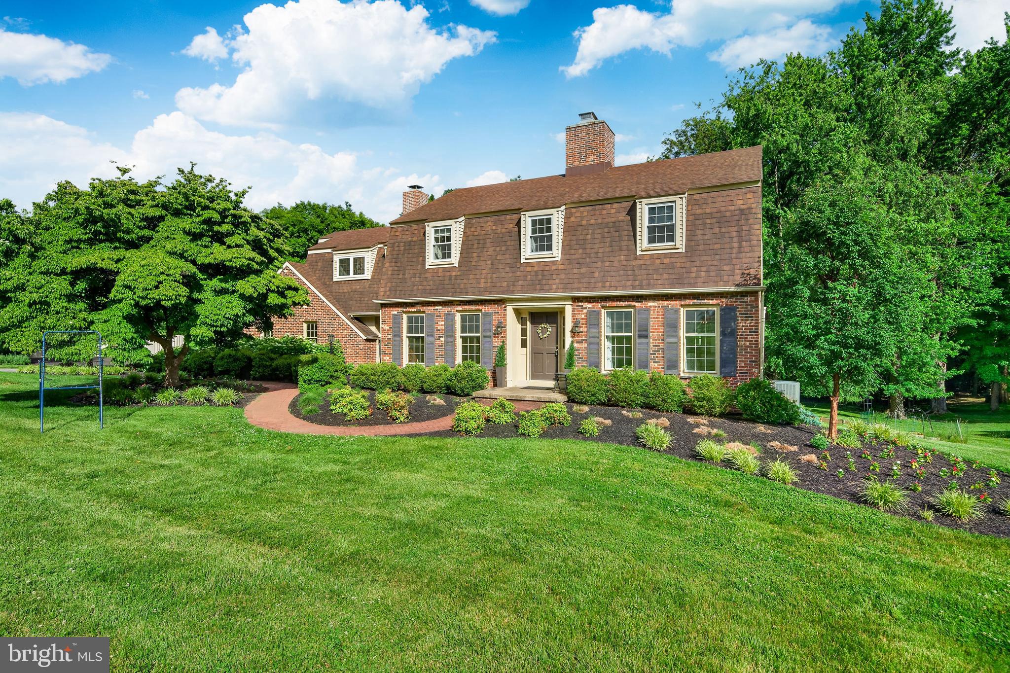916 BRIDLE LANE