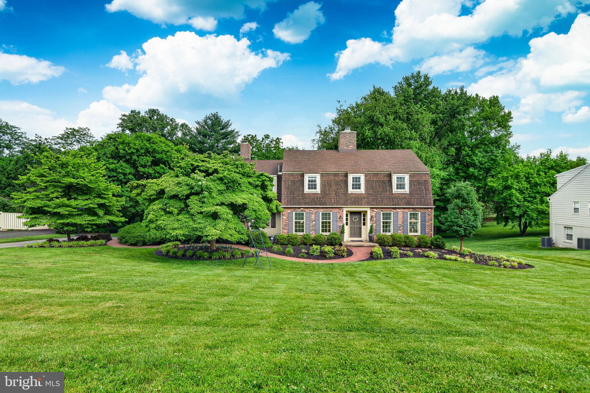 916 BRIDLE LANE