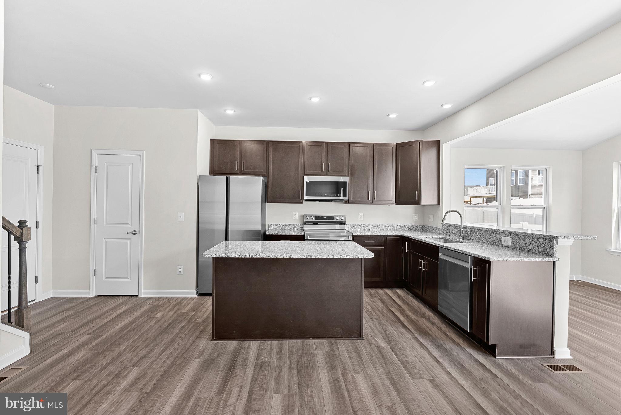 HUNTWELL WEST - Residential