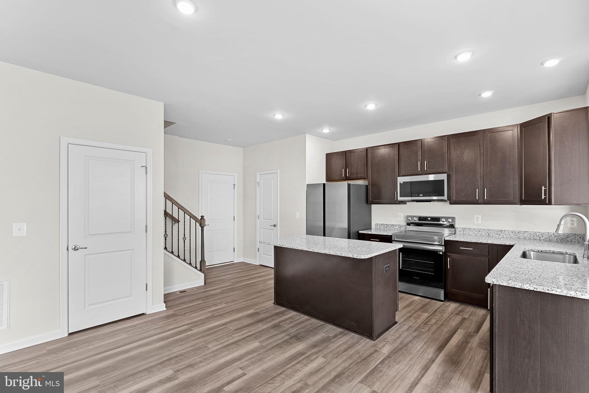 HUNTWELL WEST - Residential