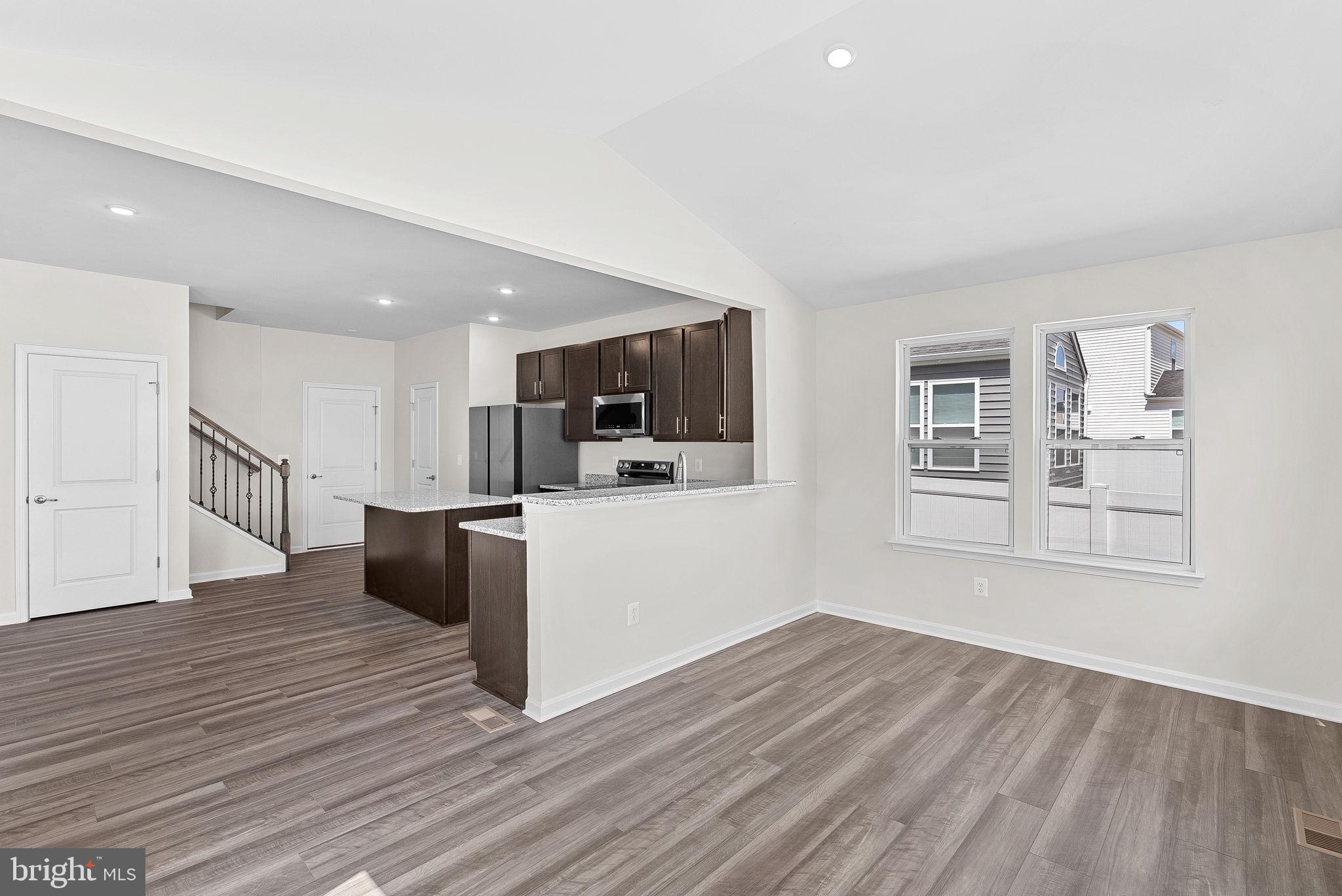 HUNTWELL WEST - Residential