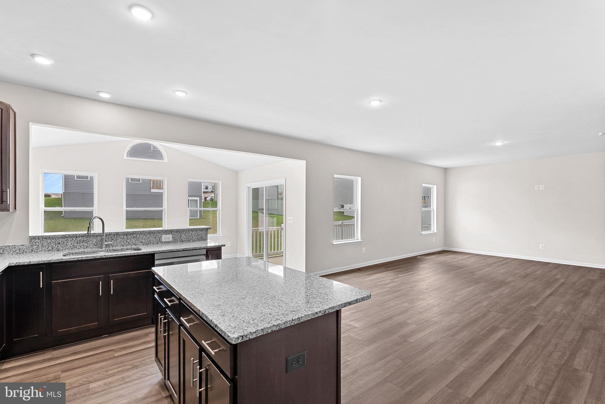 HUNTWELL WEST - Residential