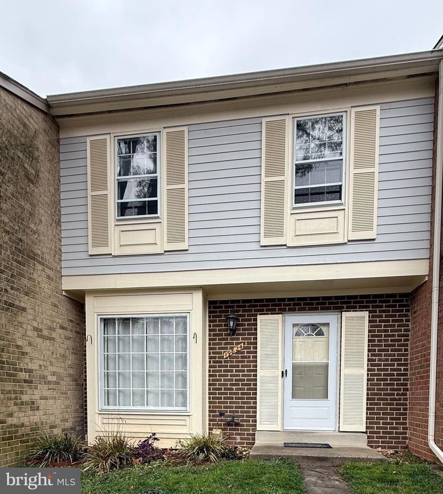 Beautiful  unit 3 level  townhome! Near many amenities, I-270, near  the Stewardtown local park. 3 Bedrooms, 3 1/2 bathrooms, Basement with Full Bath , fenced backyard, 2 assigned parking spots in front (824). Gorgeous inside , don't miss out this opportunity!