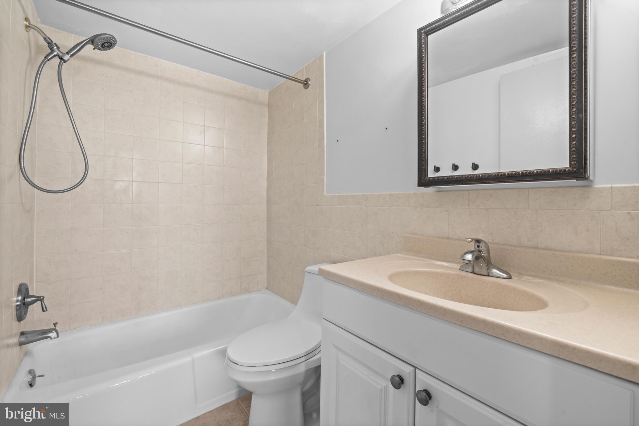 BOLLING BROOK TOWERS - Residential