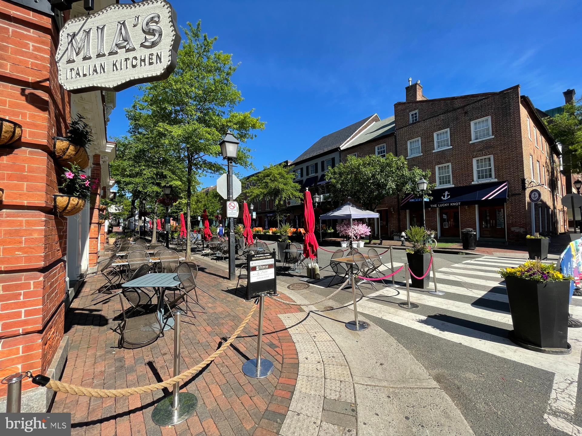 BOLLING BROOK TOWERS - Residential