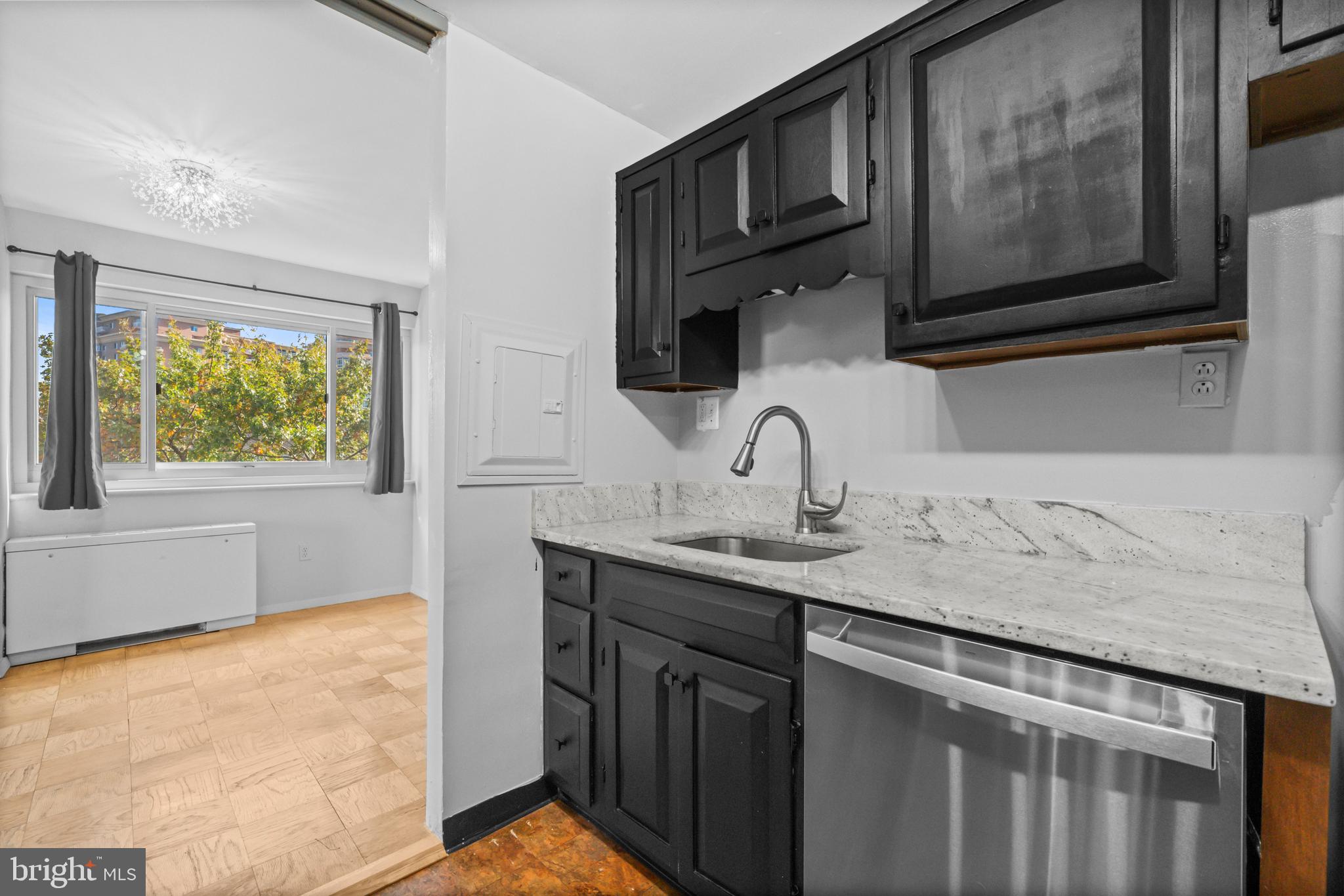 BOLLING BROOK TOWERS - Residential