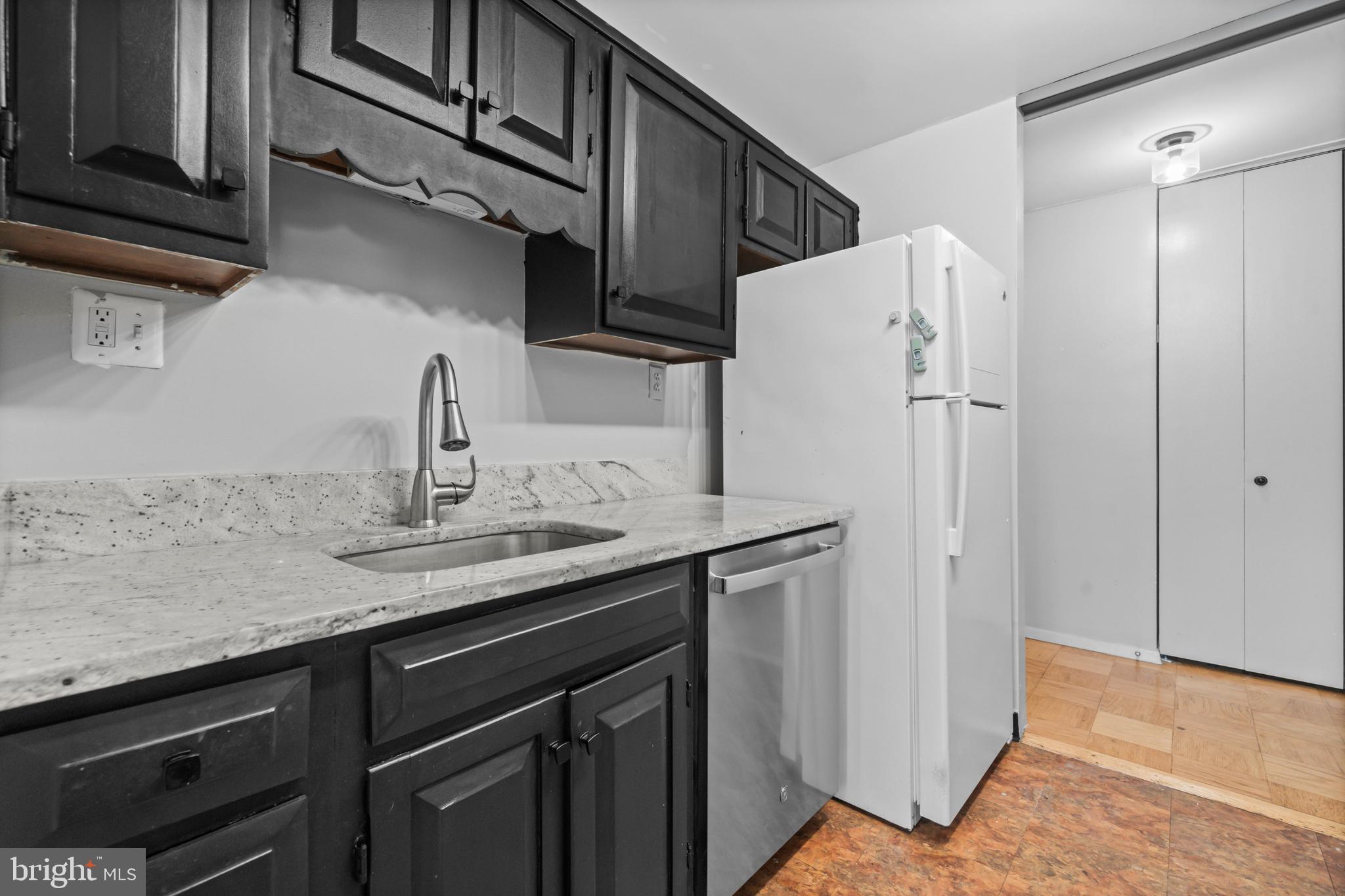 BOLLING BROOK TOWERS - Residential