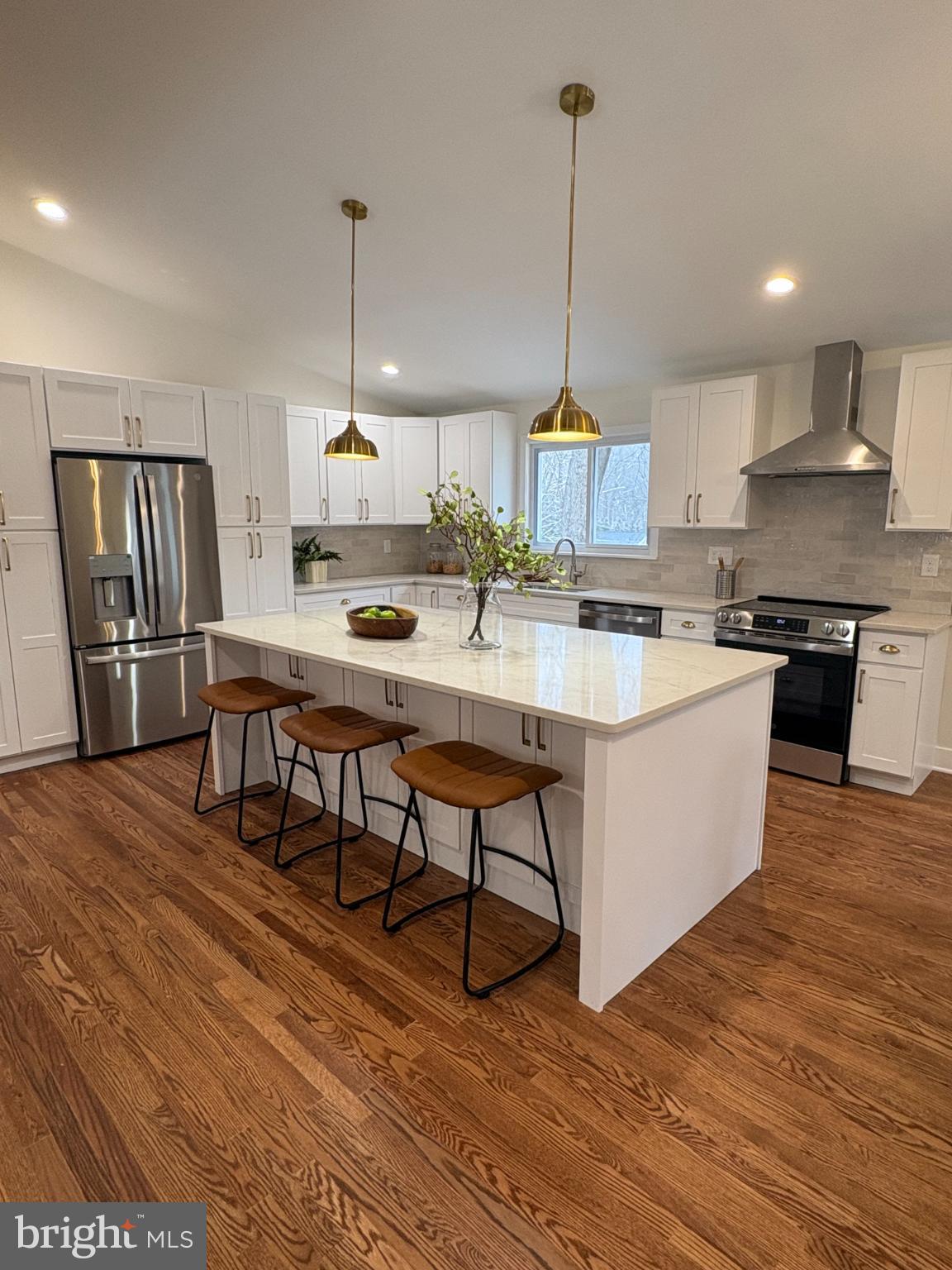 901 DOGWOOD HILL COURT