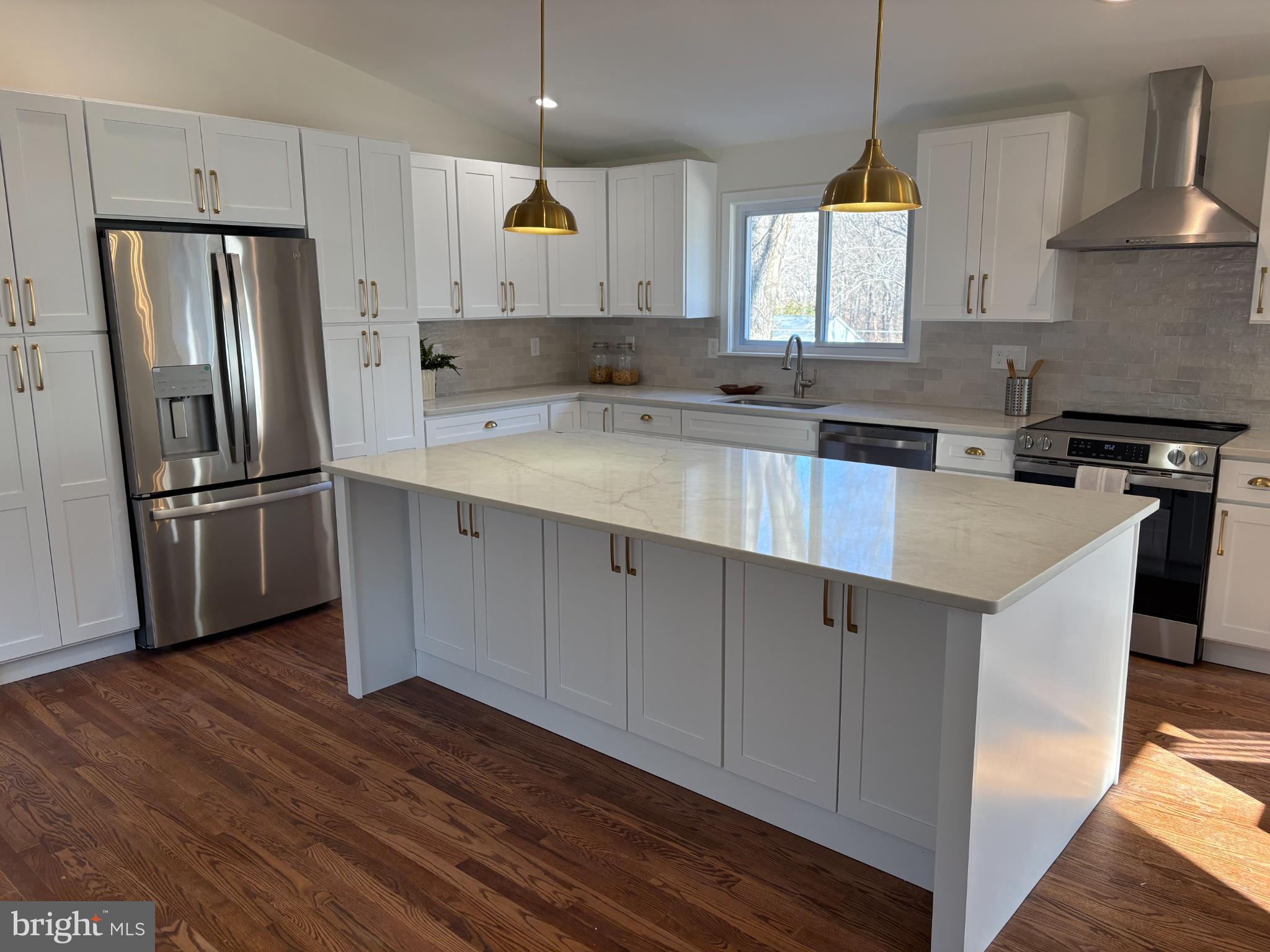 901 DOGWOOD HILL COURT