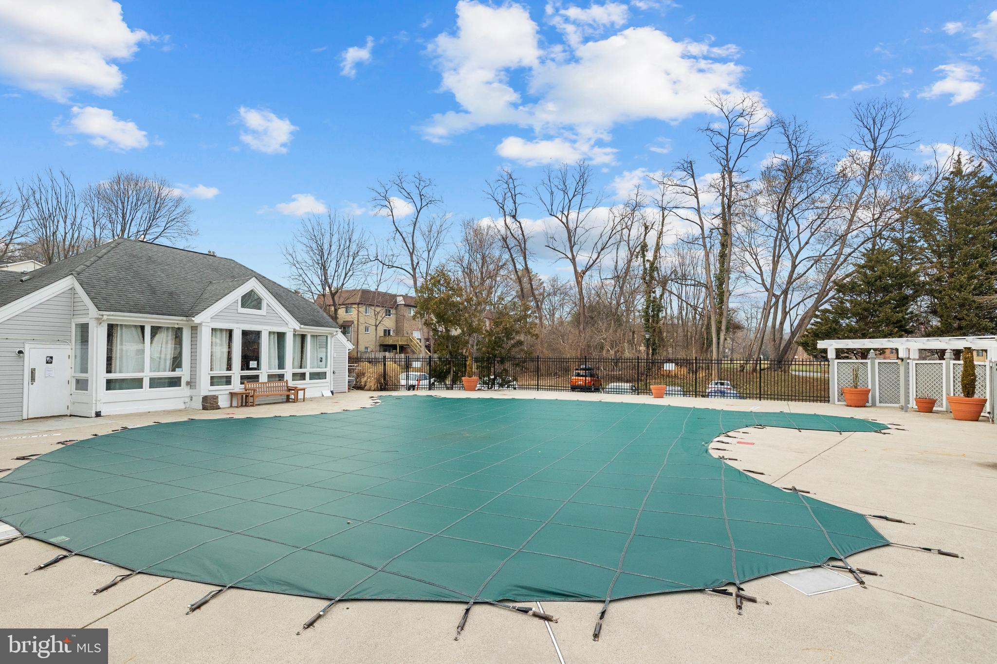 FOUR WINDS AT OAKTON - Residential