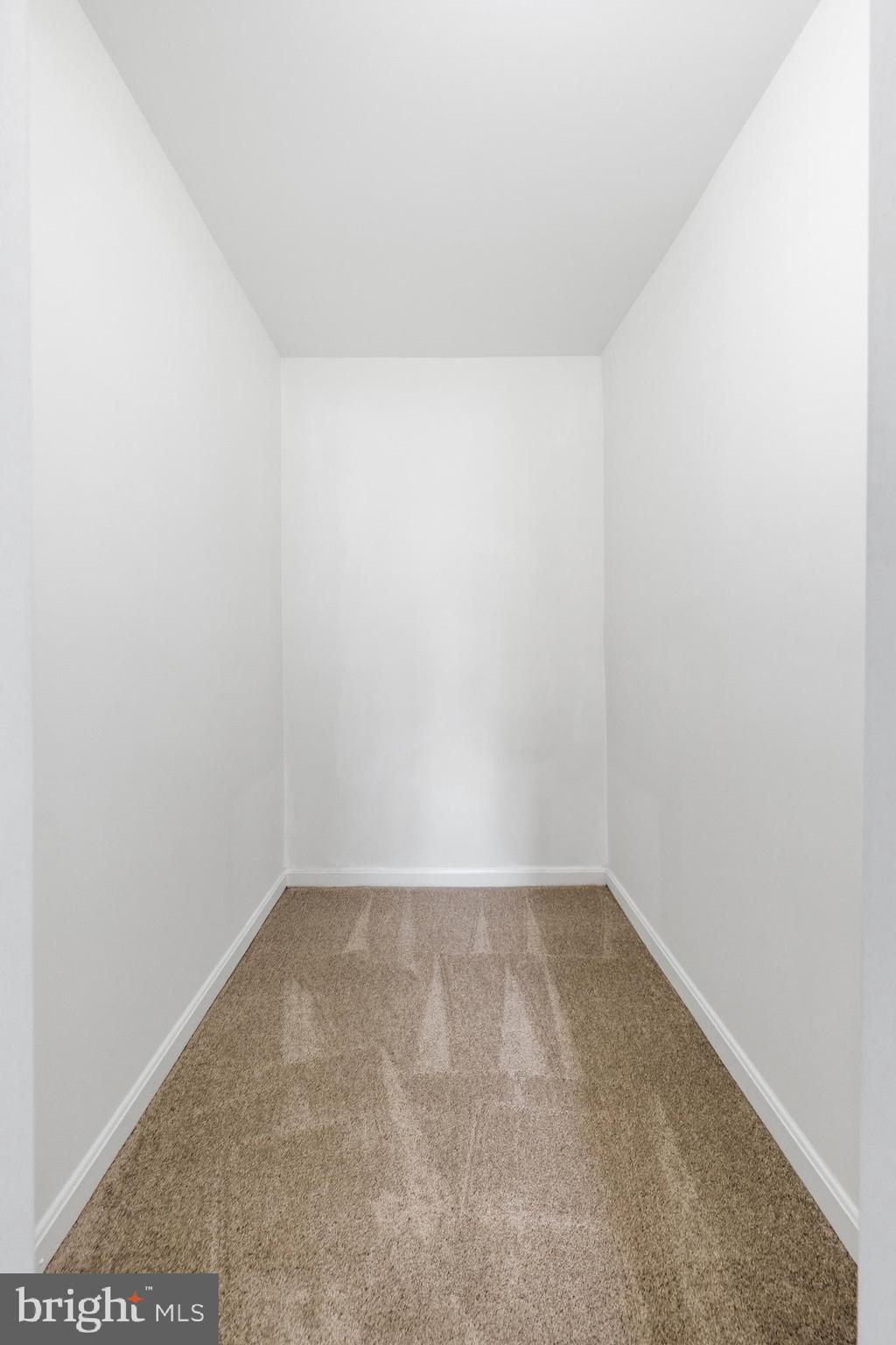 FOUR WINDS AT OAKTON - Residential