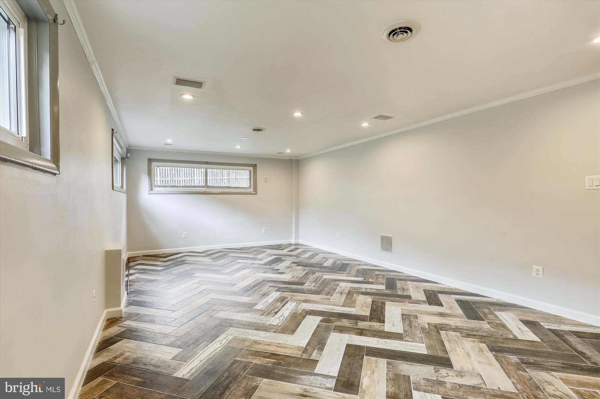 GREENWICH FOREST - Residential