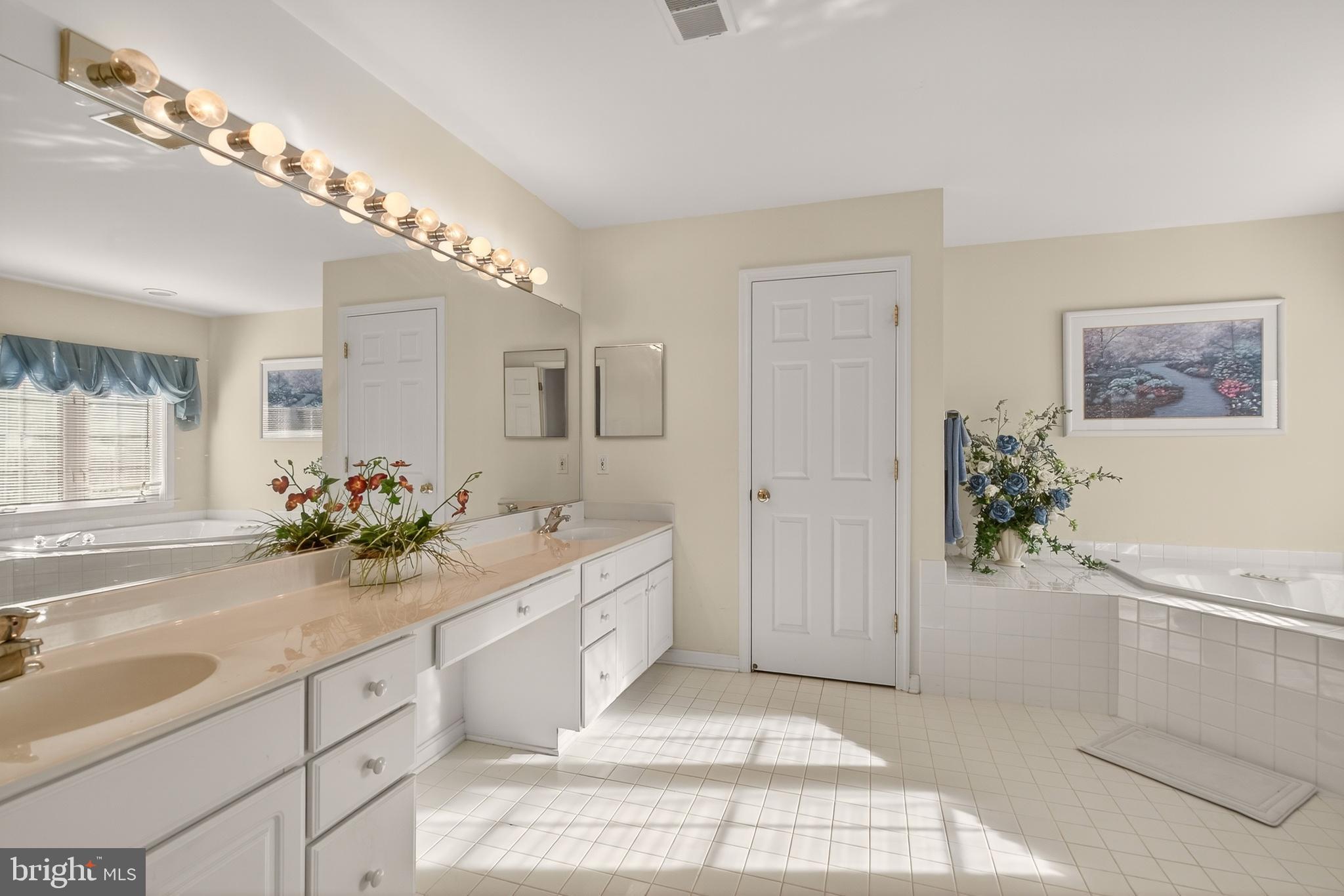 VISTA BROOKE - Residential