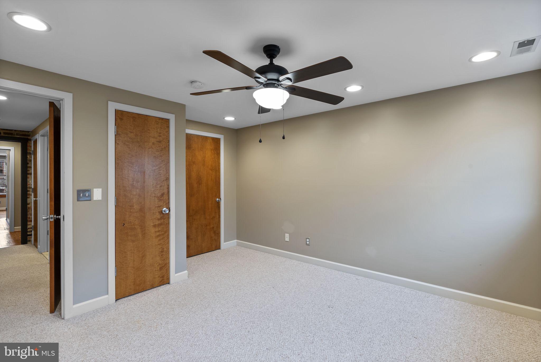 LOCUST POINT - Residential
