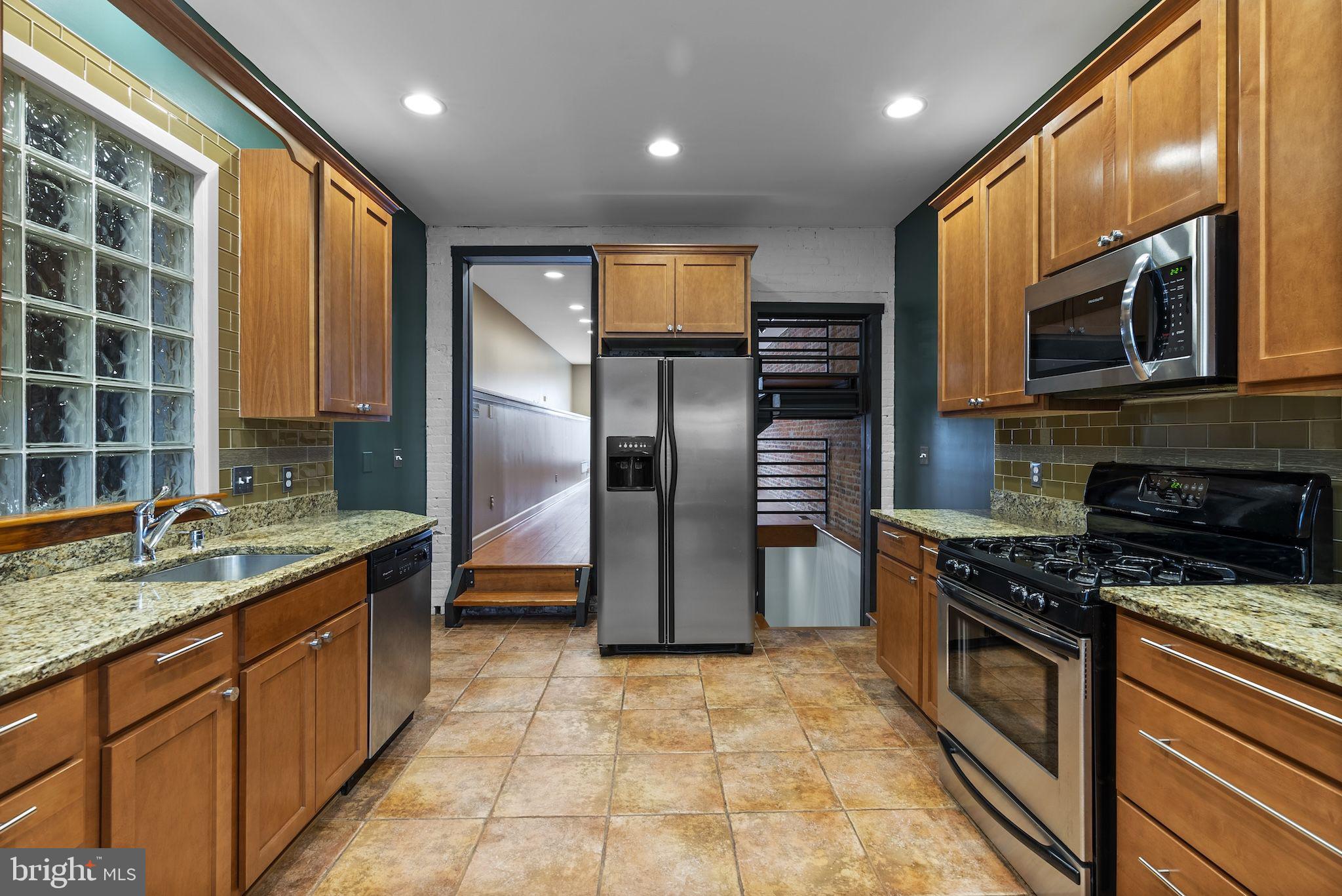LOCUST POINT - Residential