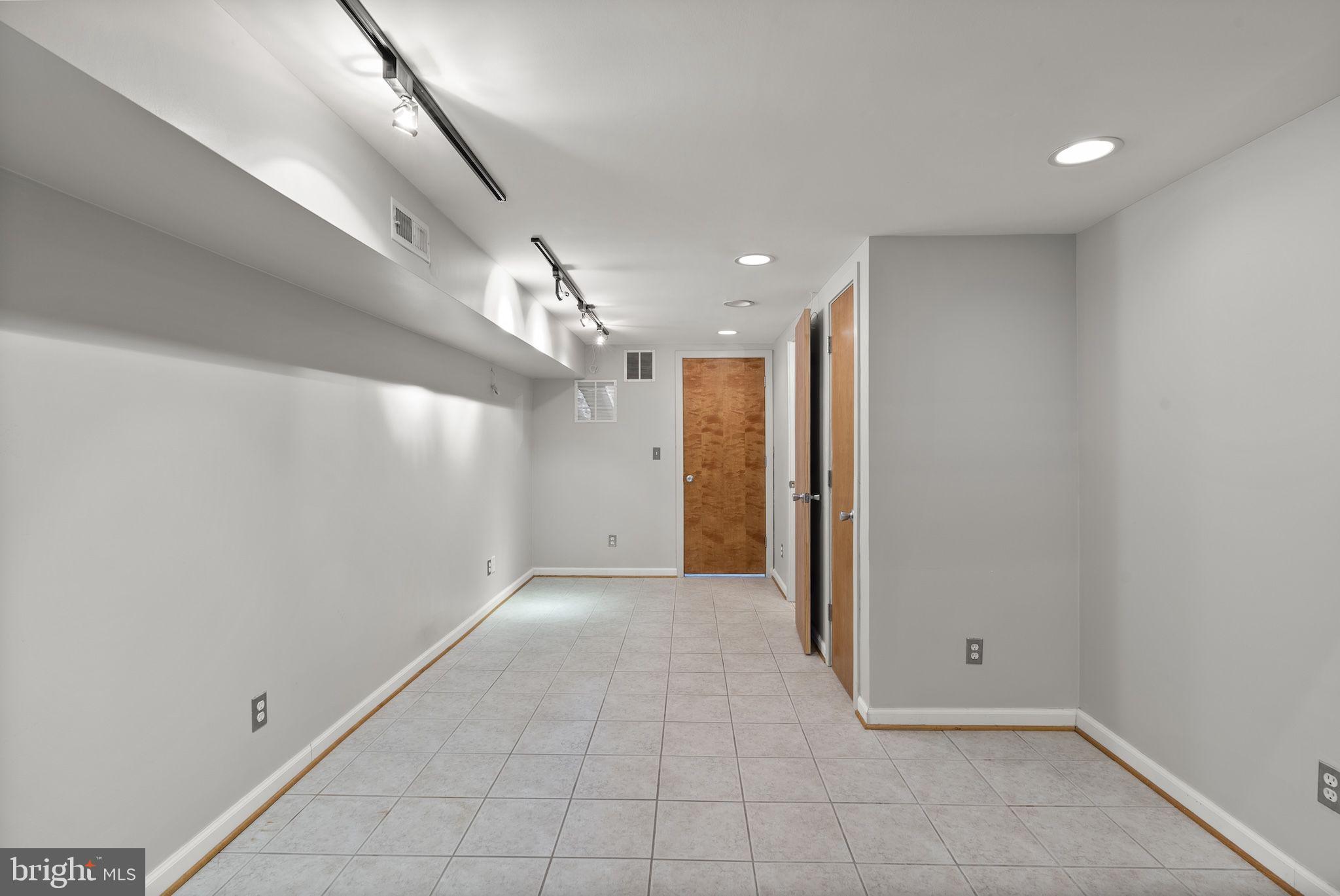 LOCUST POINT - Residential