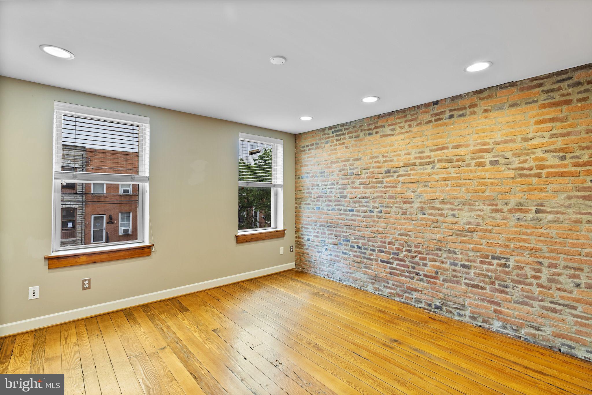 LOCUST POINT - Residential