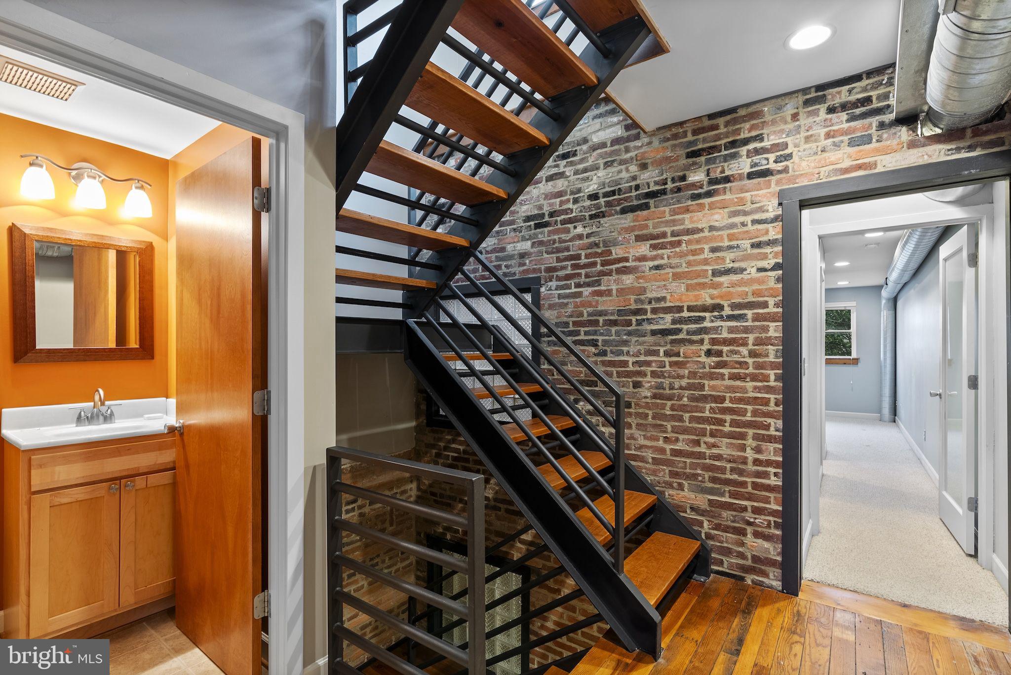 LOCUST POINT - Residential