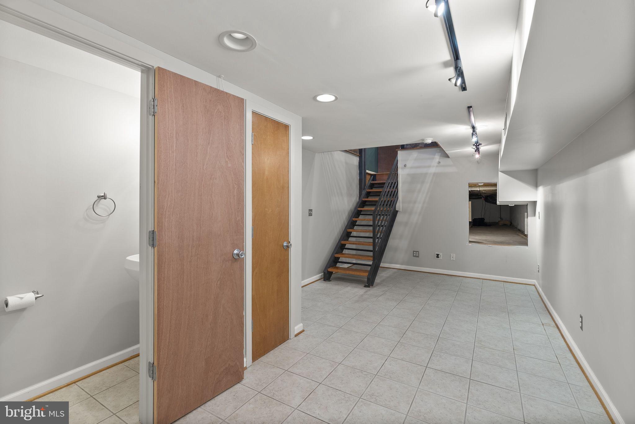 LOCUST POINT - Residential
