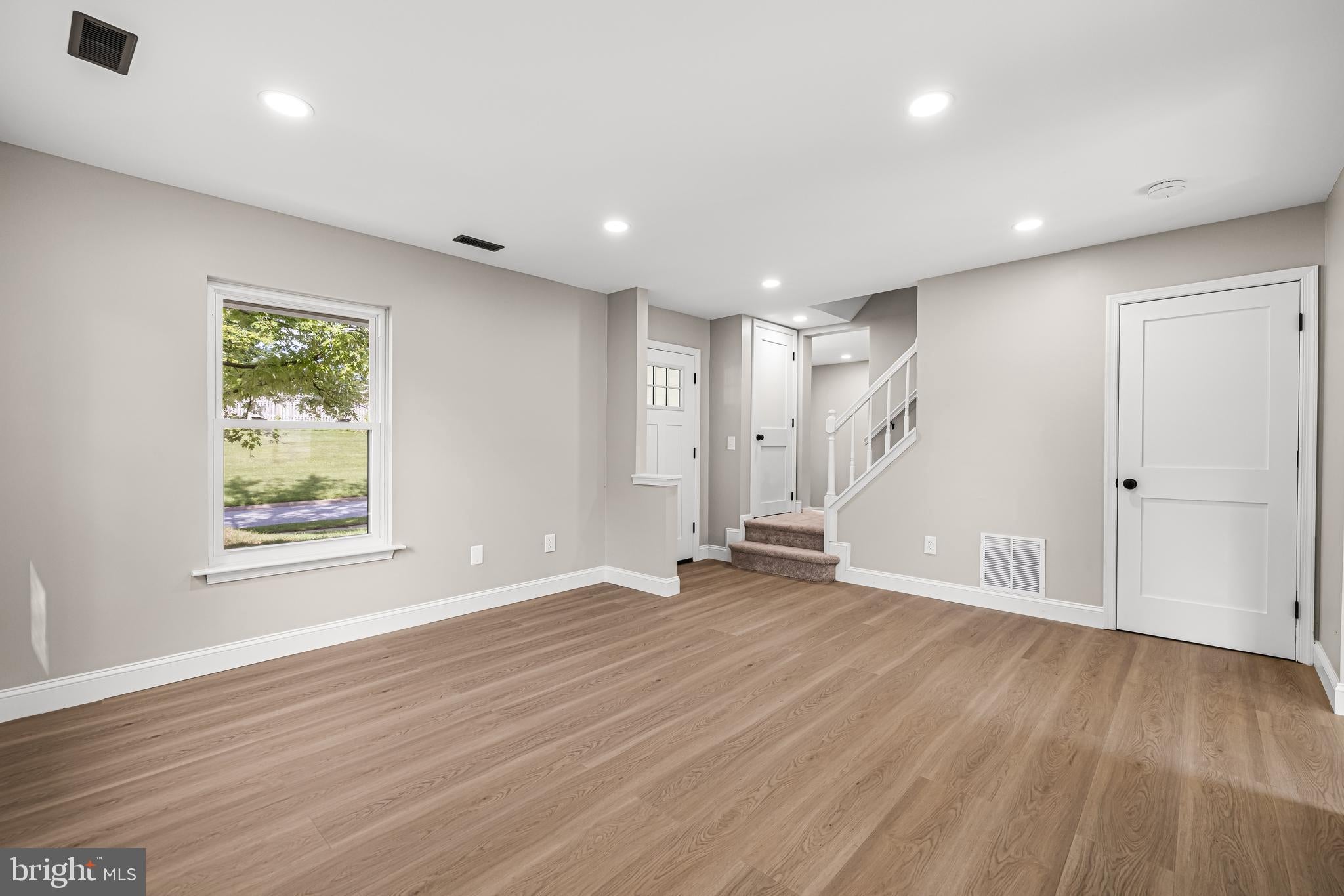 1263 COURTNEY LANE