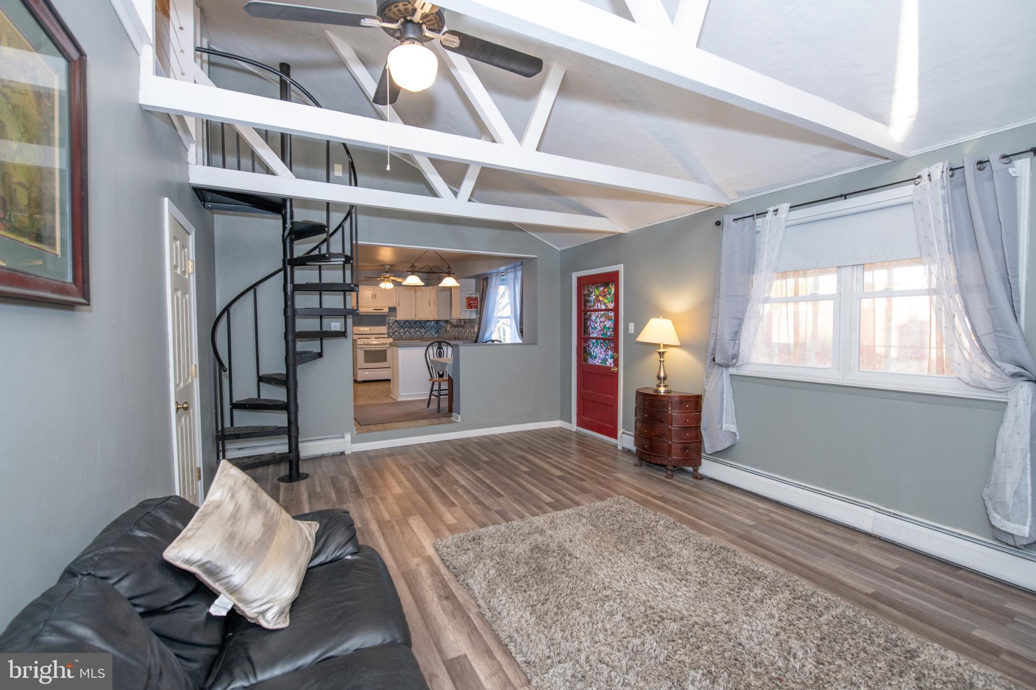 DELMONT MANOR - Residential