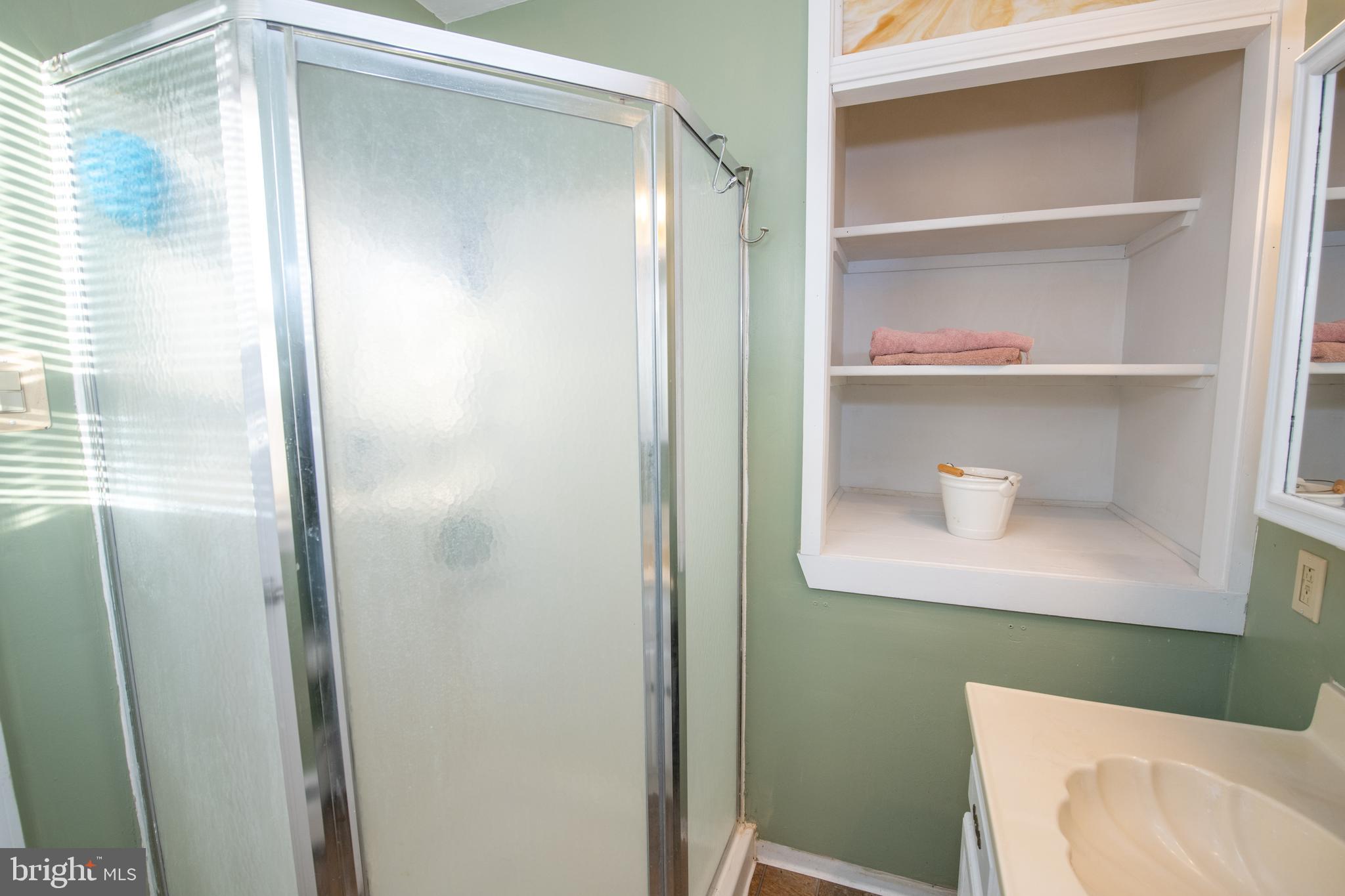 DELMONT MANOR - Residential