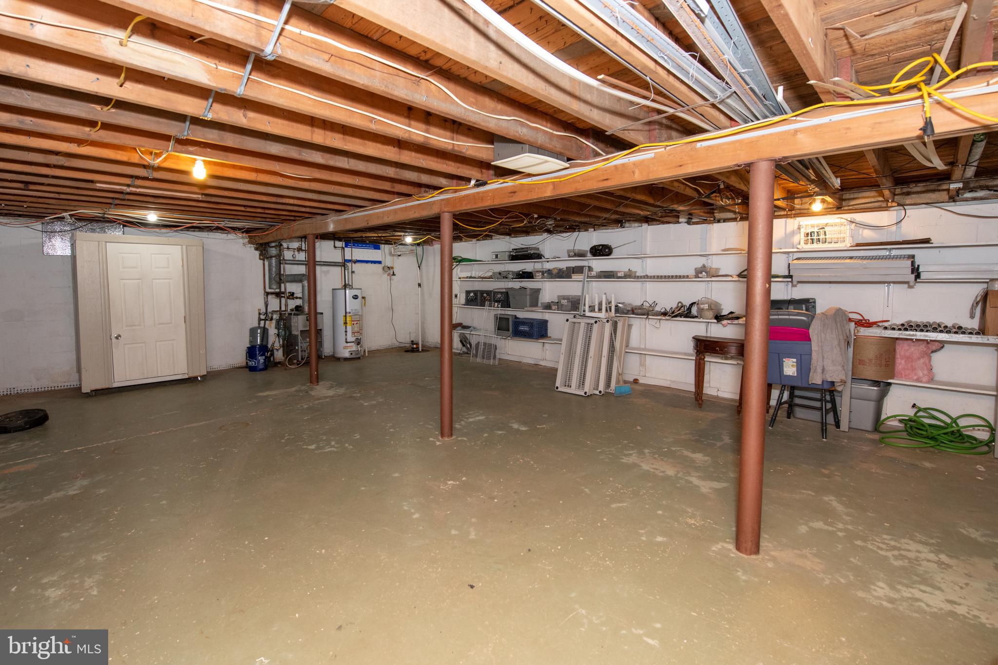 DELMONT MANOR - Residential