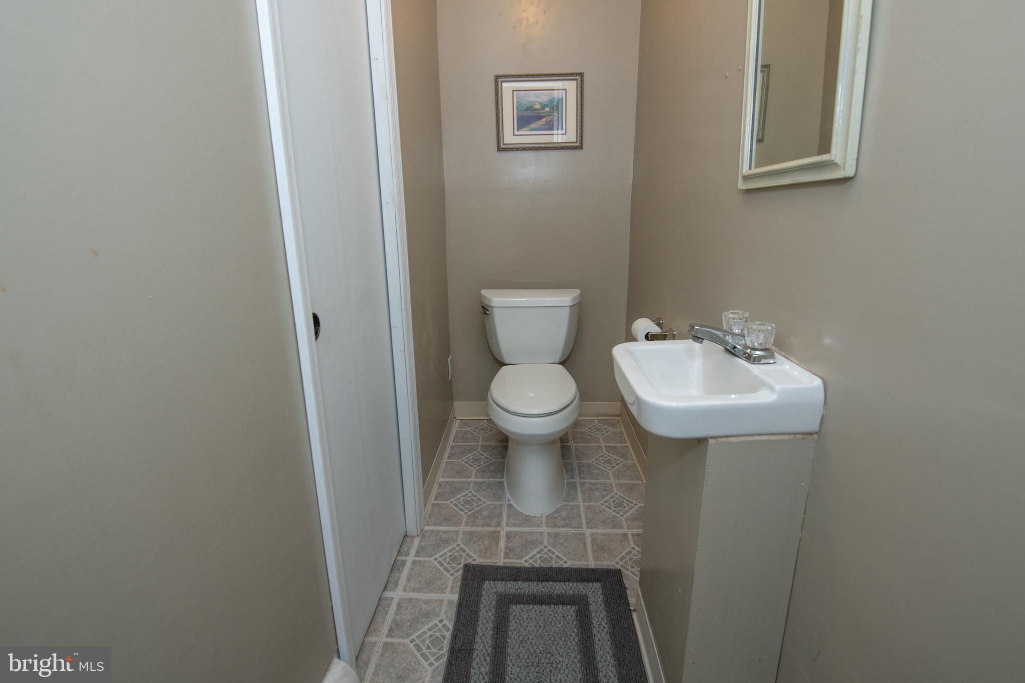 DELMONT MANOR - Residential