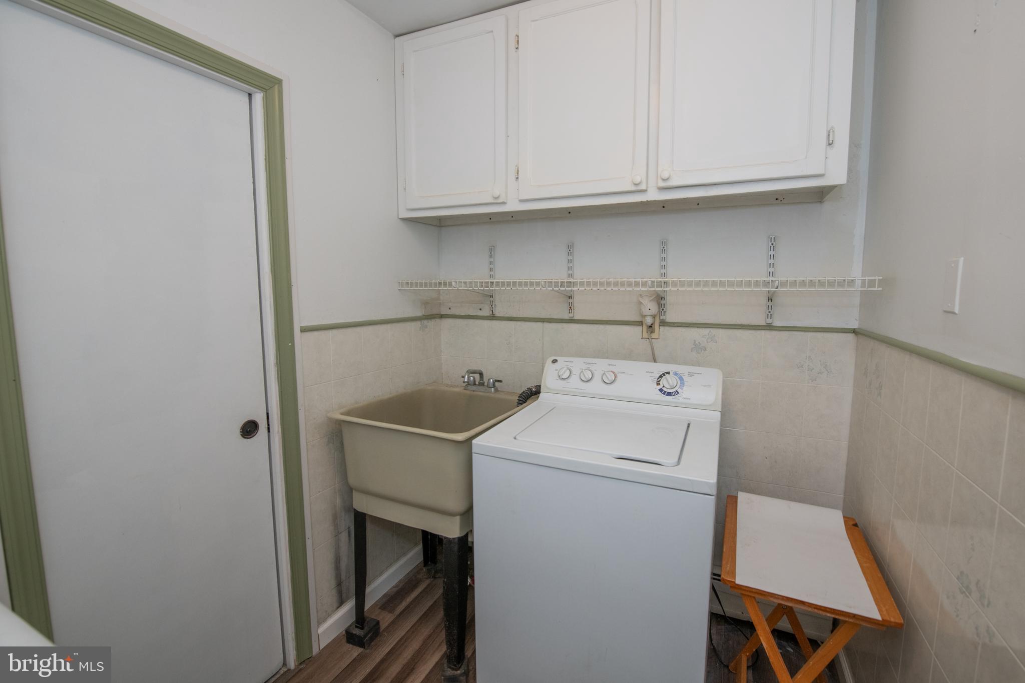 DELMONT MANOR - Residential