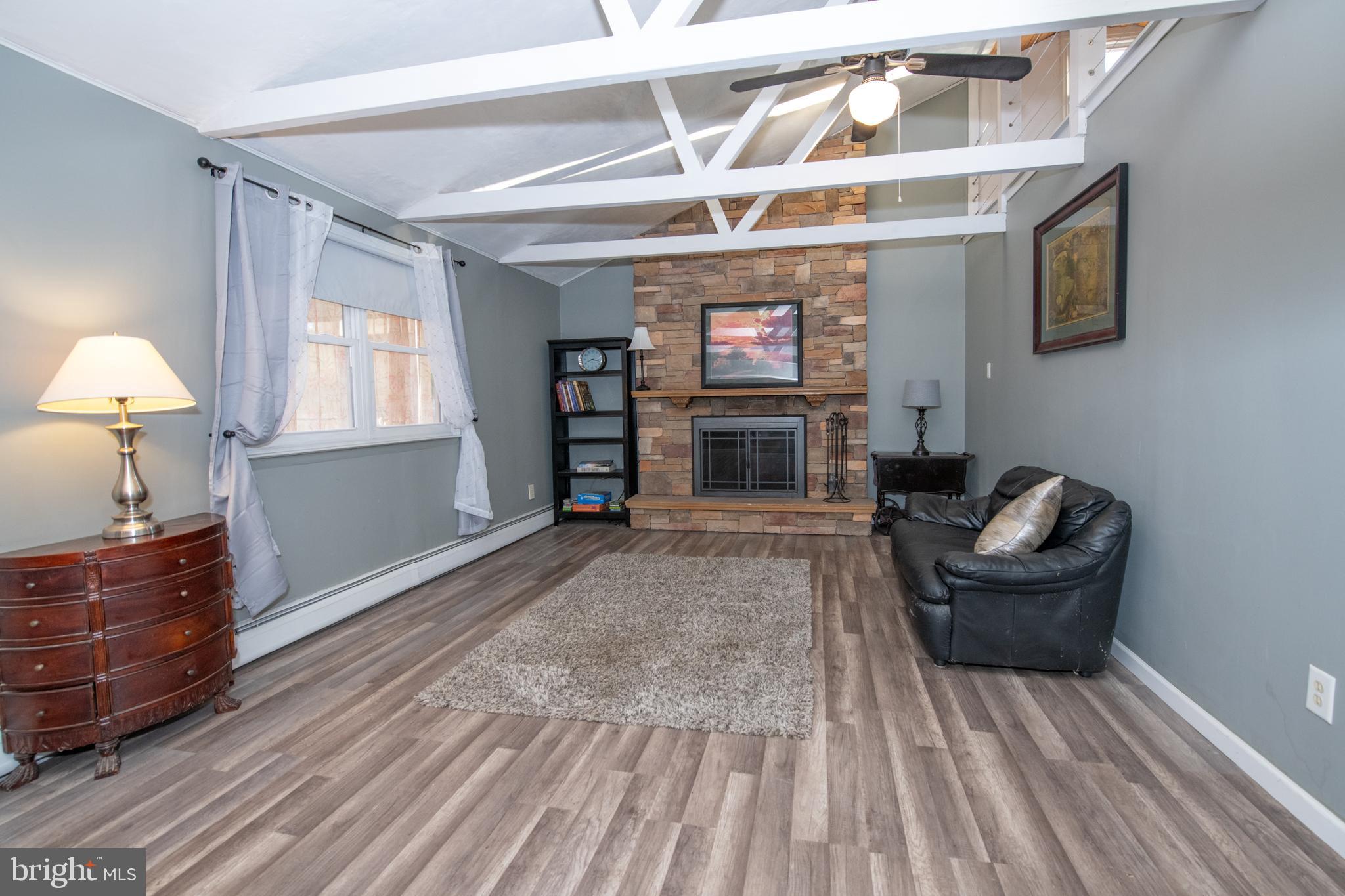 DELMONT MANOR - Residential