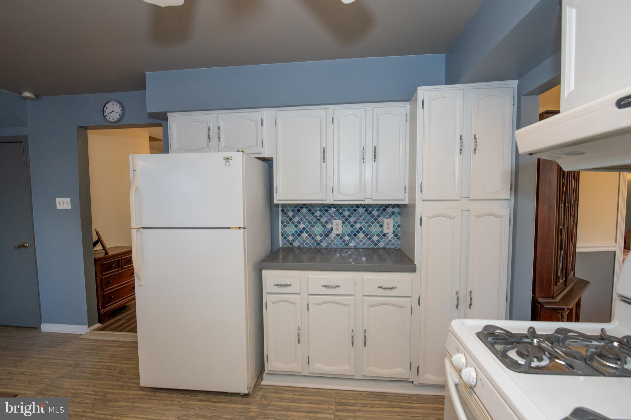 DELMONT MANOR - Residential