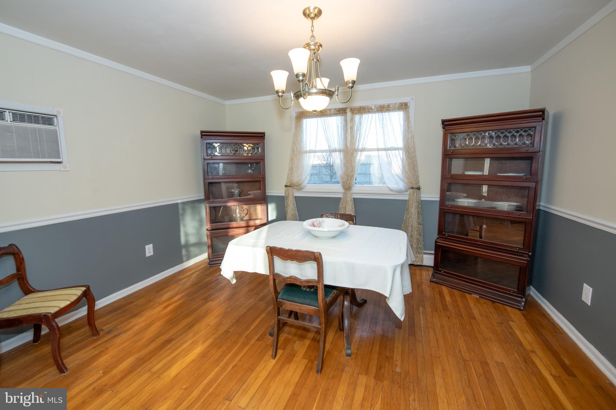 DELMONT MANOR - Residential