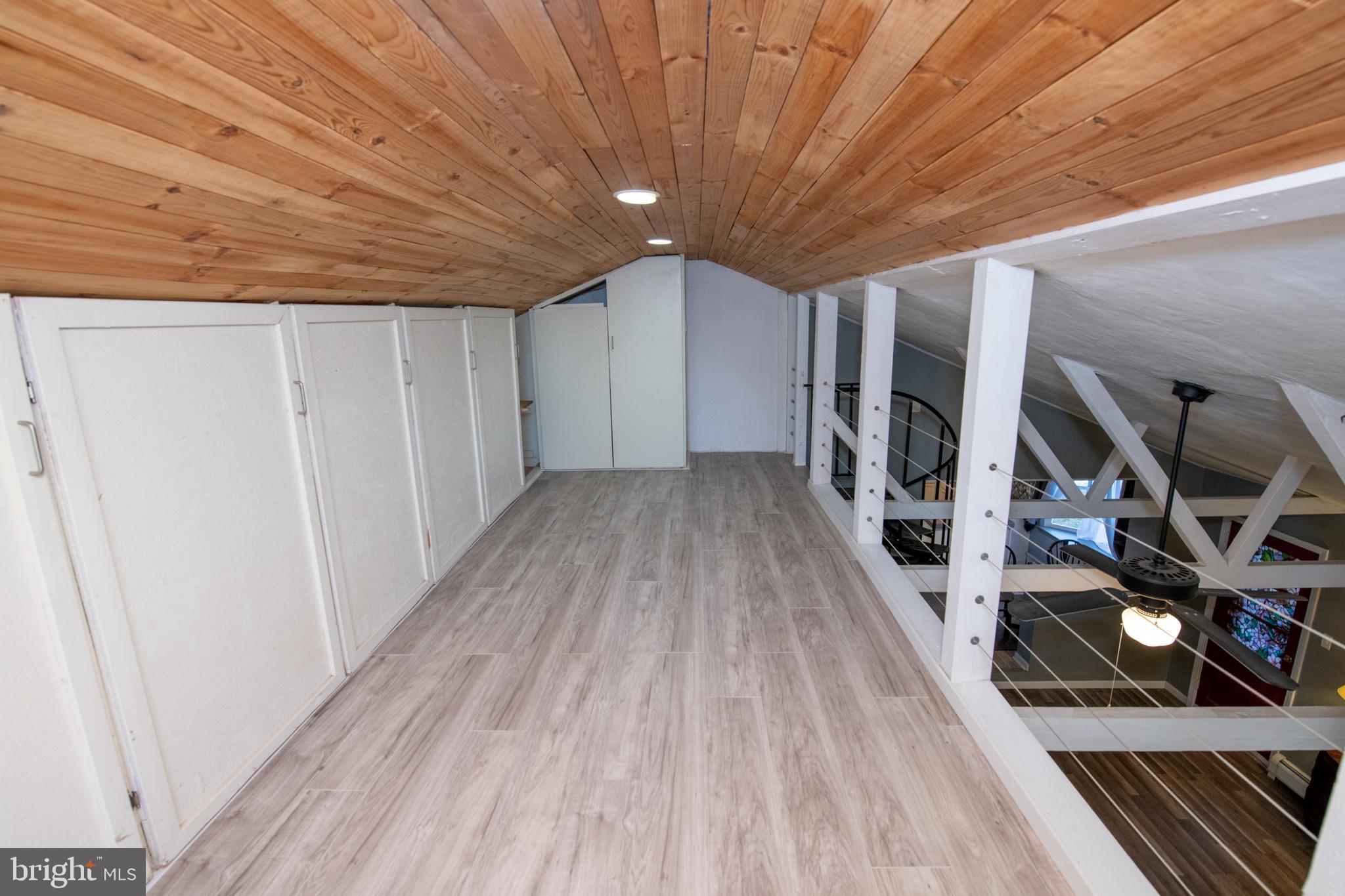 DELMONT MANOR - Residential