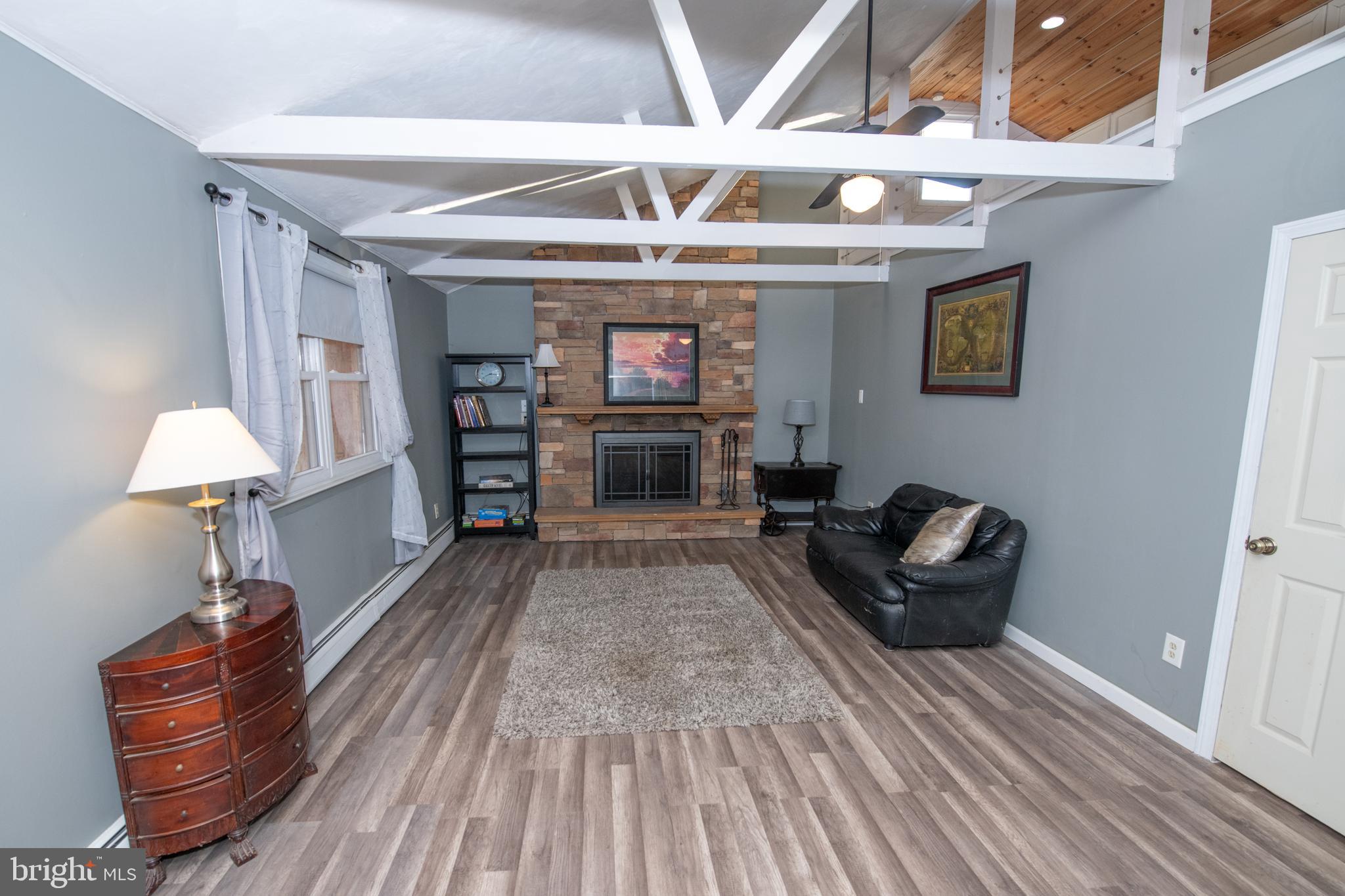 DELMONT MANOR - Residential