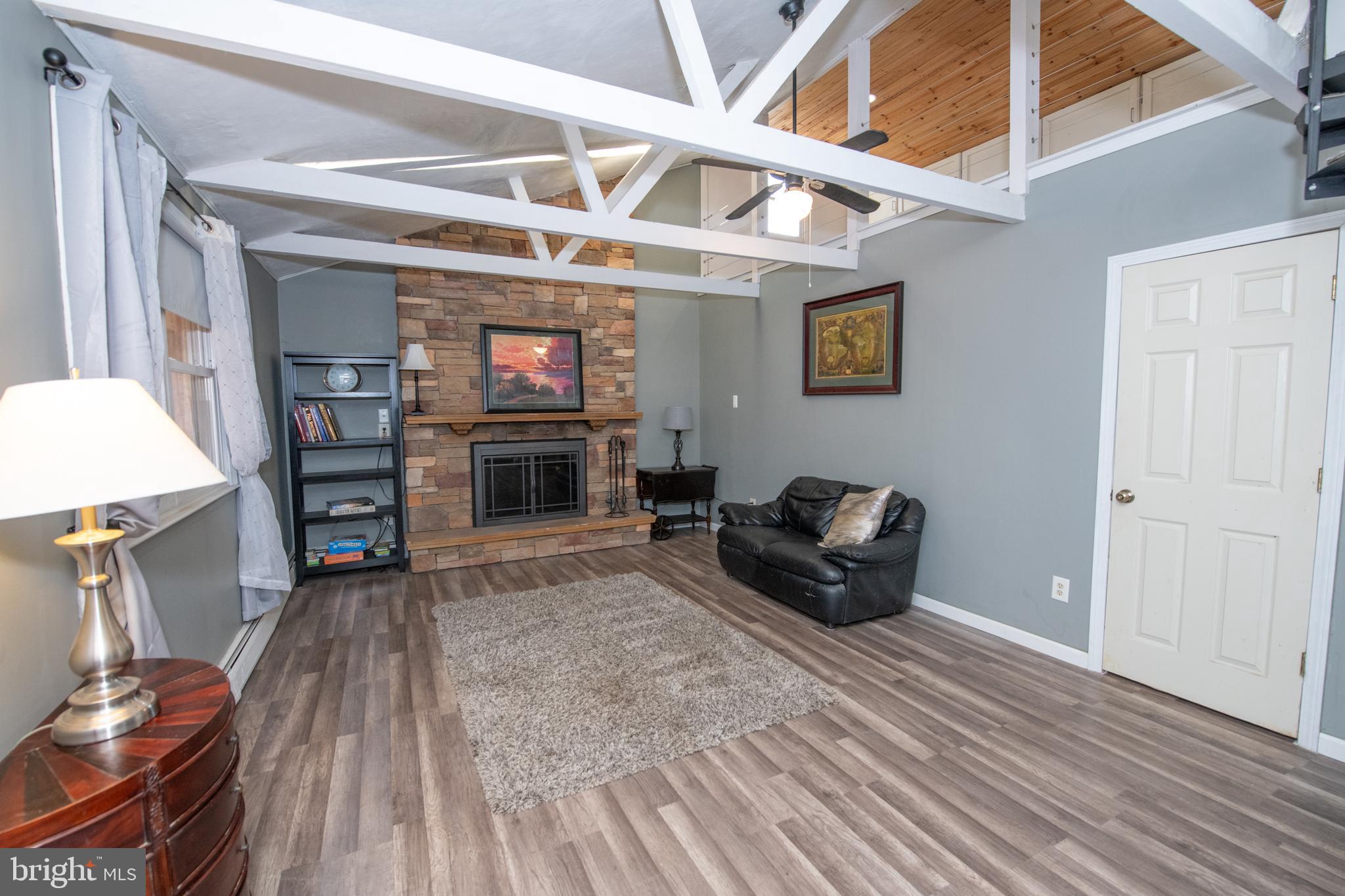 DELMONT MANOR - Residential