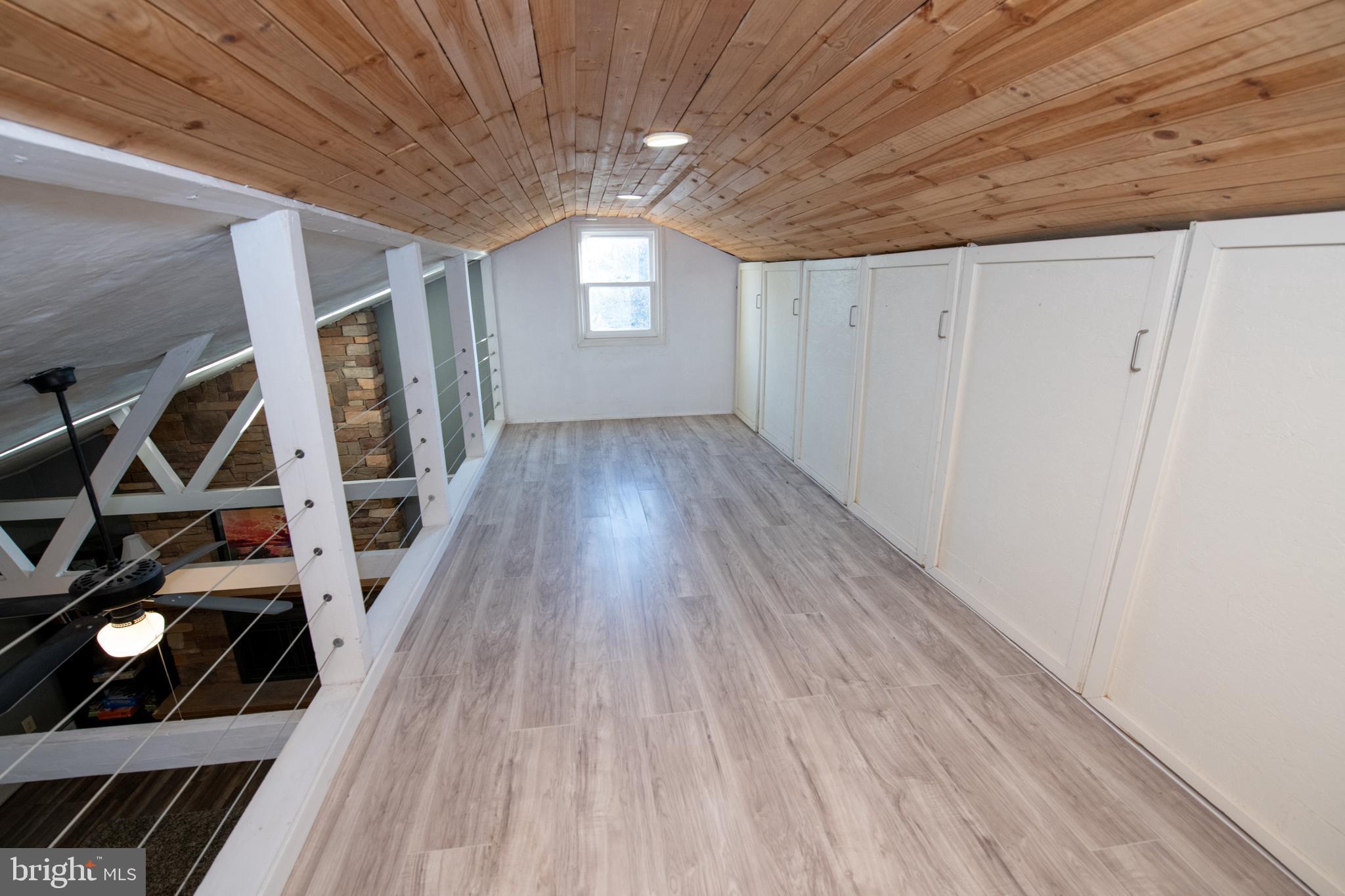 DELMONT MANOR - Residential