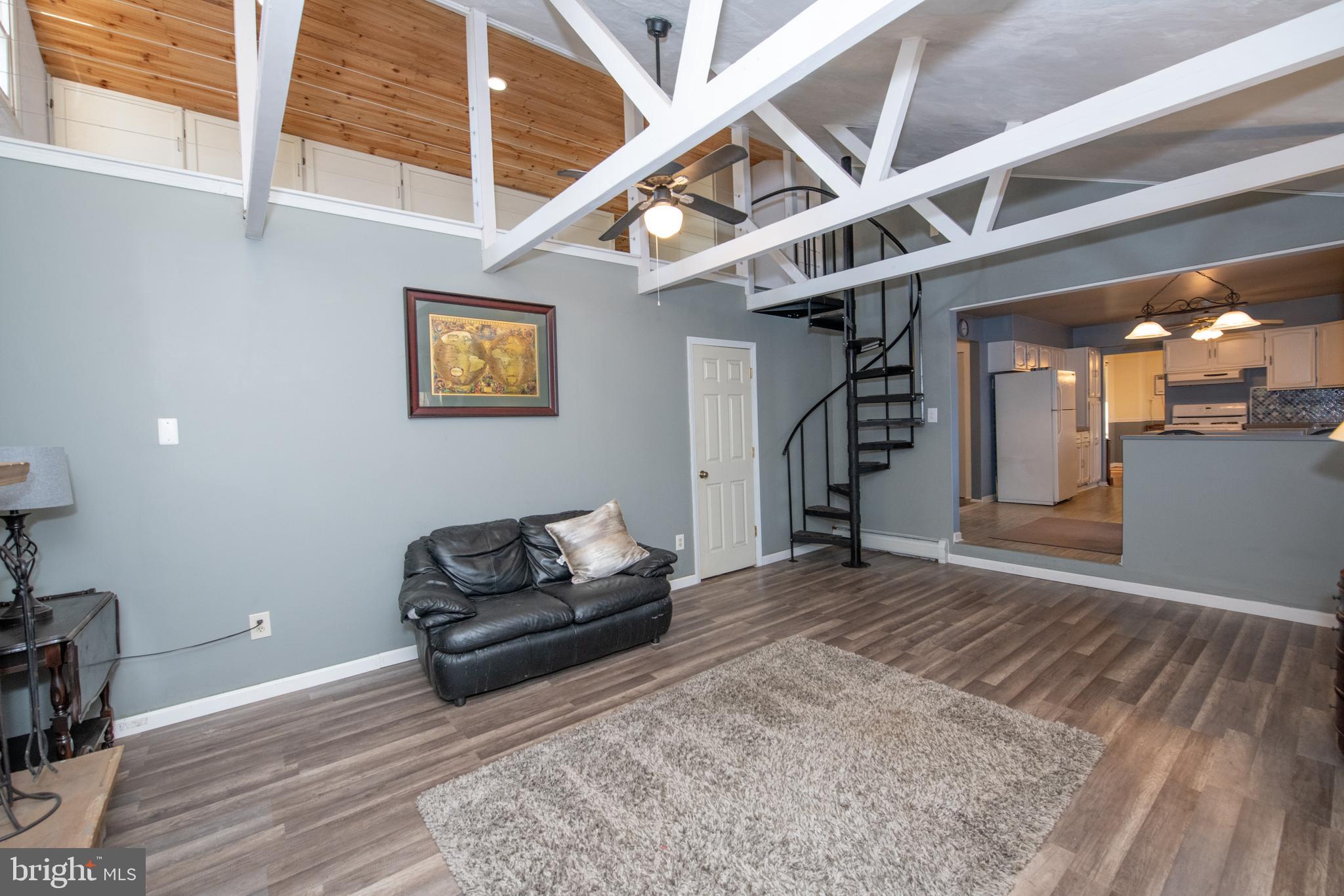 DELMONT MANOR - Residential