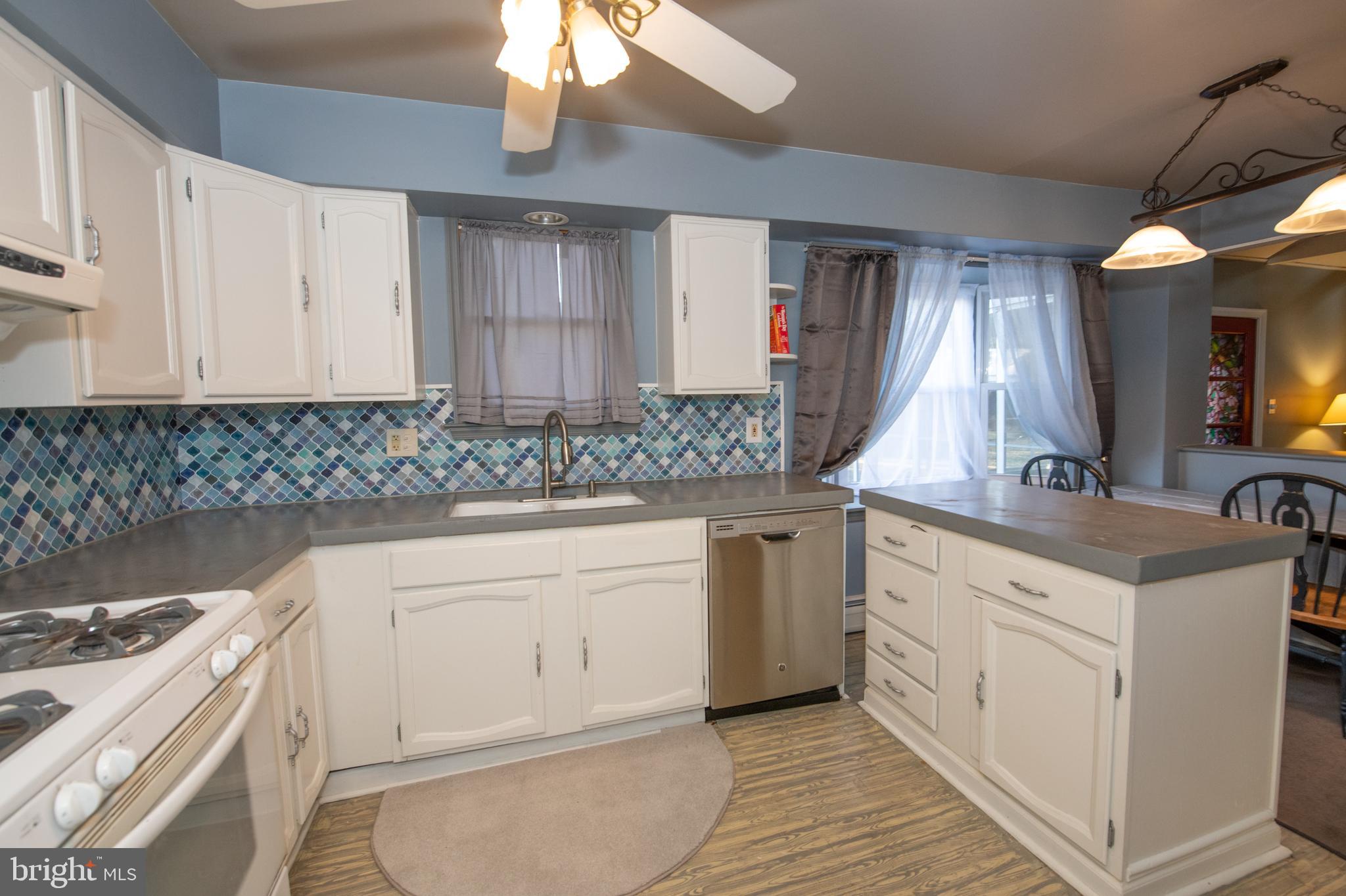 DELMONT MANOR - Residential