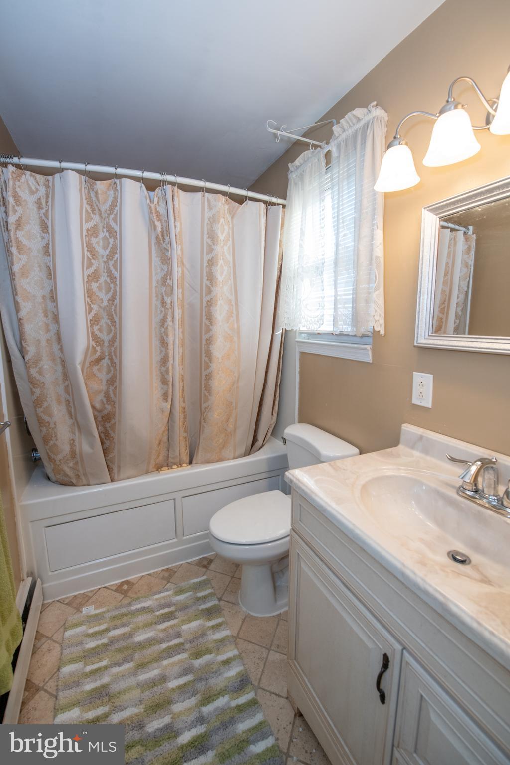 DELMONT MANOR - Residential