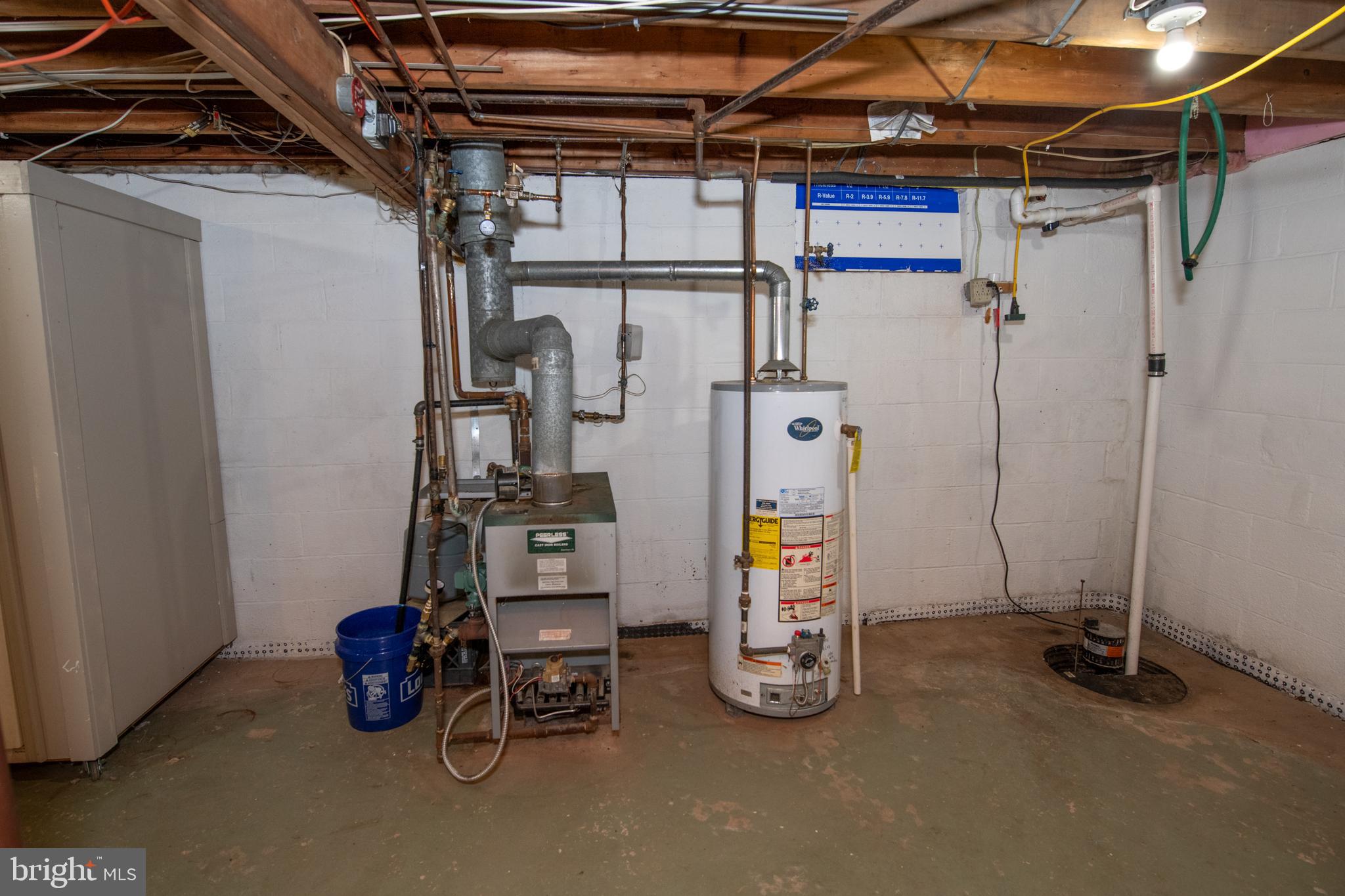 DELMONT MANOR - Residential