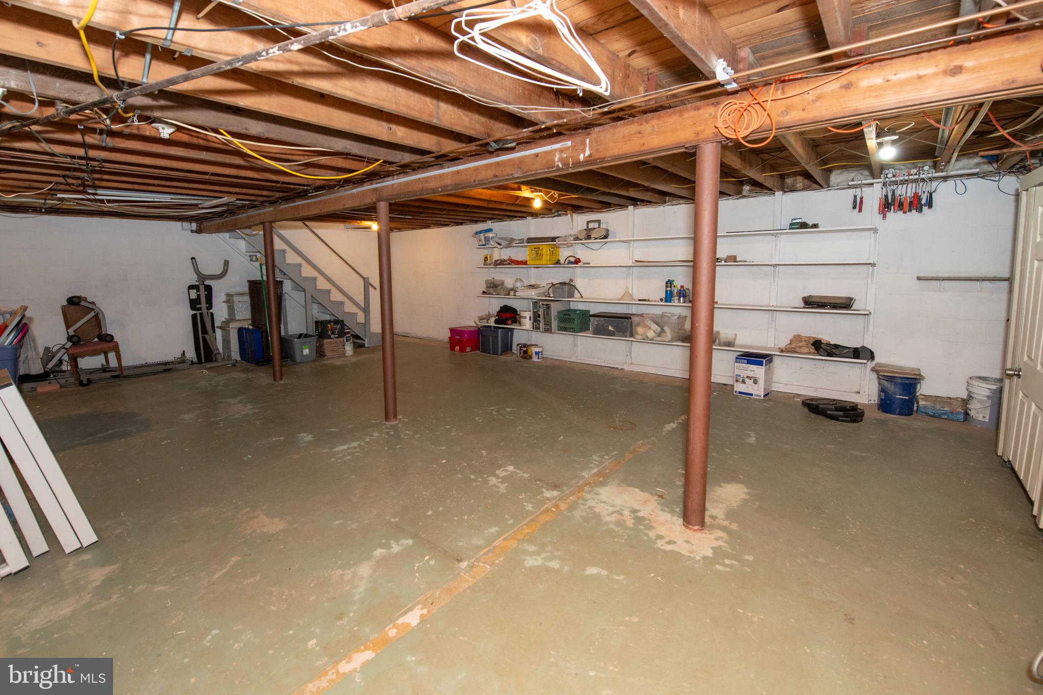 DELMONT MANOR - Residential