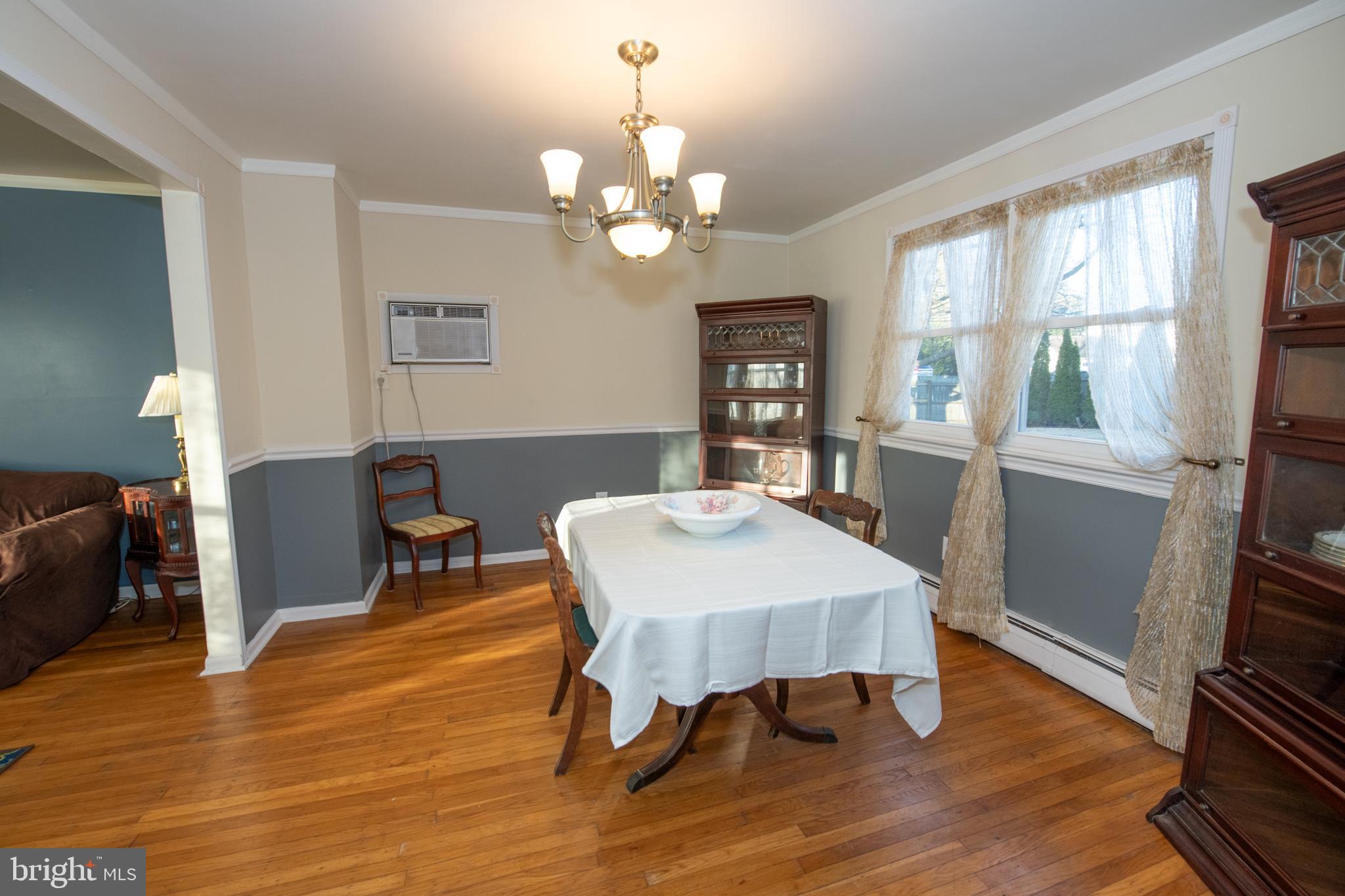 DELMONT MANOR - Residential