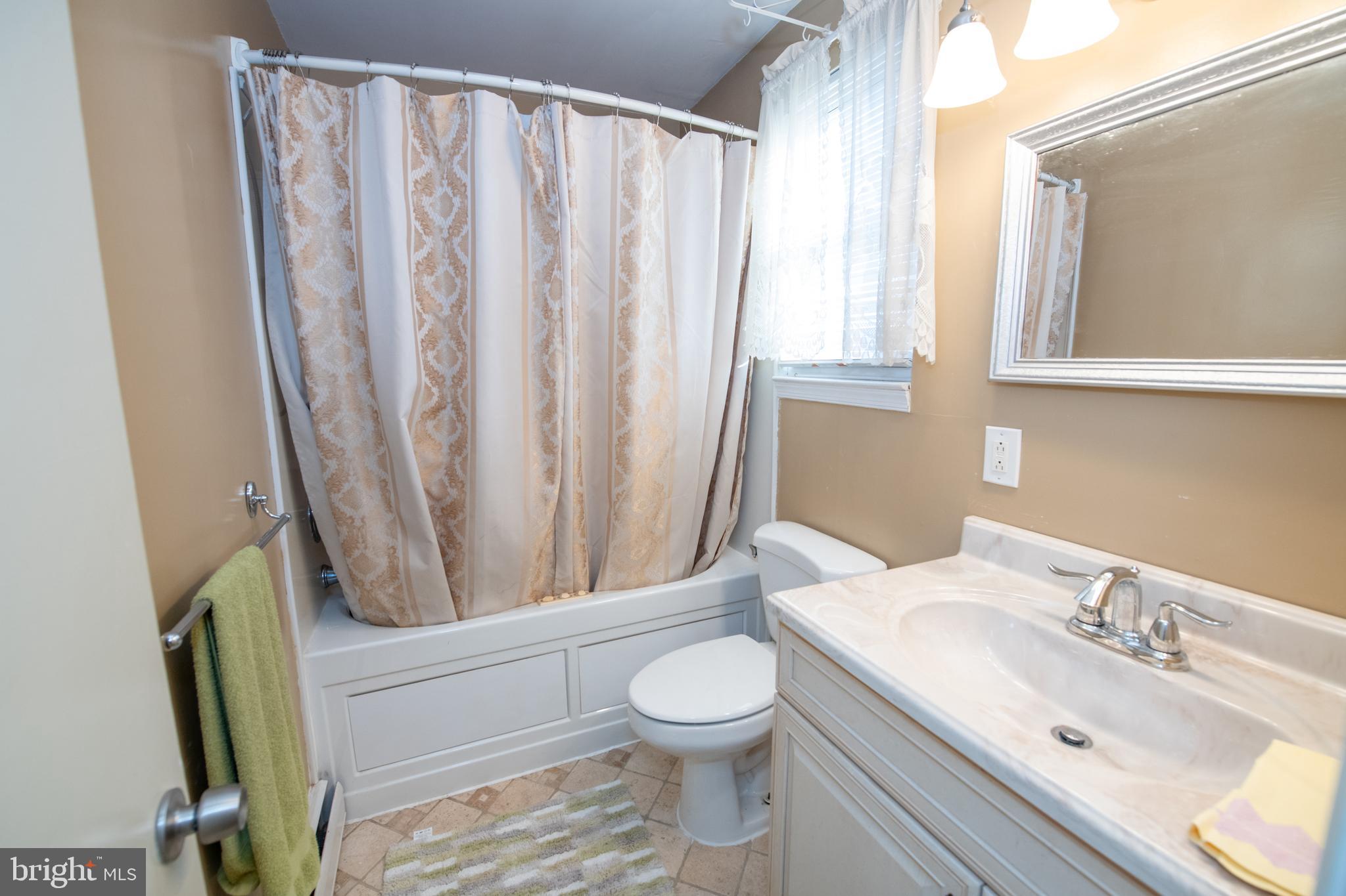 DELMONT MANOR - Residential