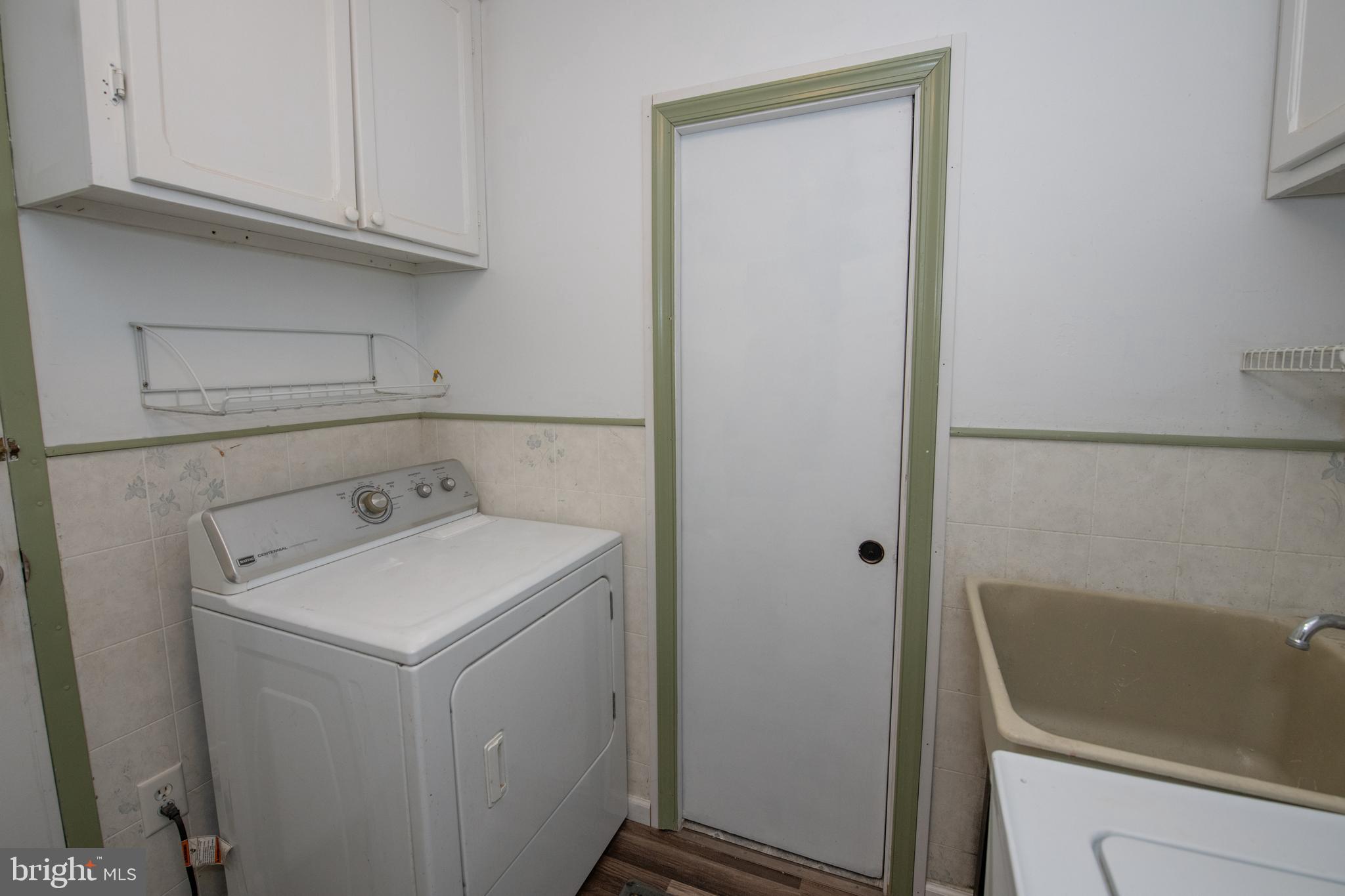 DELMONT MANOR - Residential